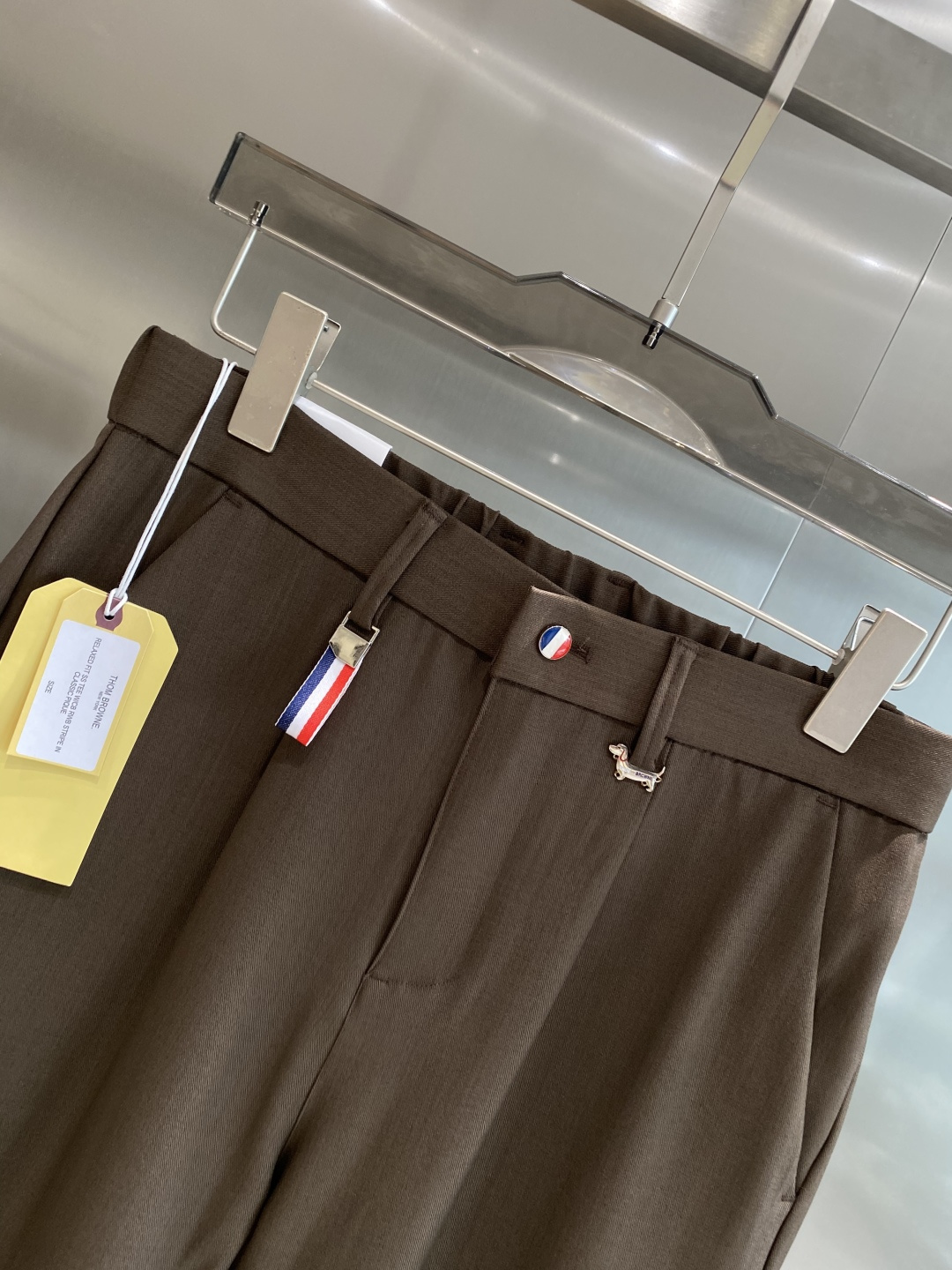 《𝙉𝙚𝙬🤍🖤TB家》
2025西裤 优雅干练两不误！裤子版型修身，线条流畅，能很好地修饰腿部线条，让你在