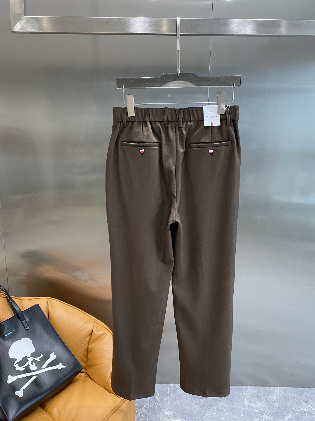 《𝙉𝙚𝙬🤍🖤TB家》
2025西裤 优雅干练两不误！裤子版型修身，线条流畅，能很好地修饰腿部线条，让你在