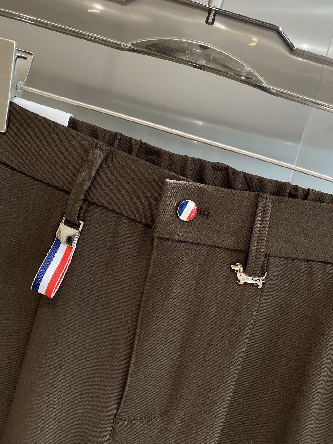 《𝙉𝙚𝙬🤍🖤TB家》
2025西裤 优雅干练两不误！裤子版型修身，线条流畅，能很好地修饰腿部线条，让你在