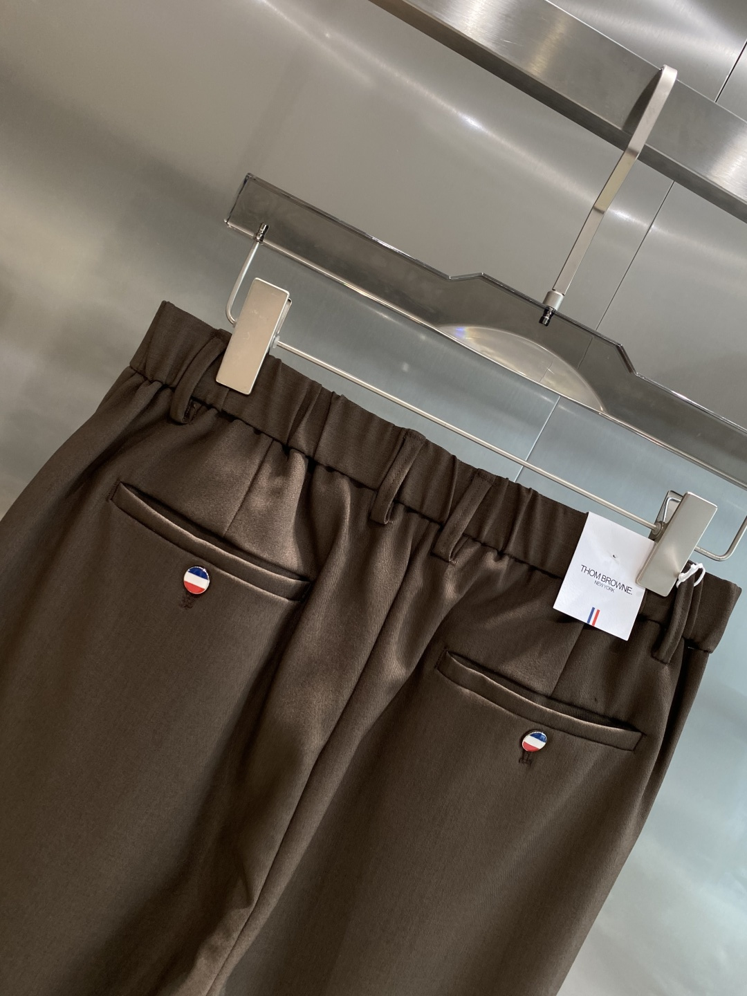 《𝙉𝙚𝙬🤍🖤TB家》
2025西裤 优雅干练两不误！裤子版型修身，线条流畅，能很好地修饰腿部线条，让你在