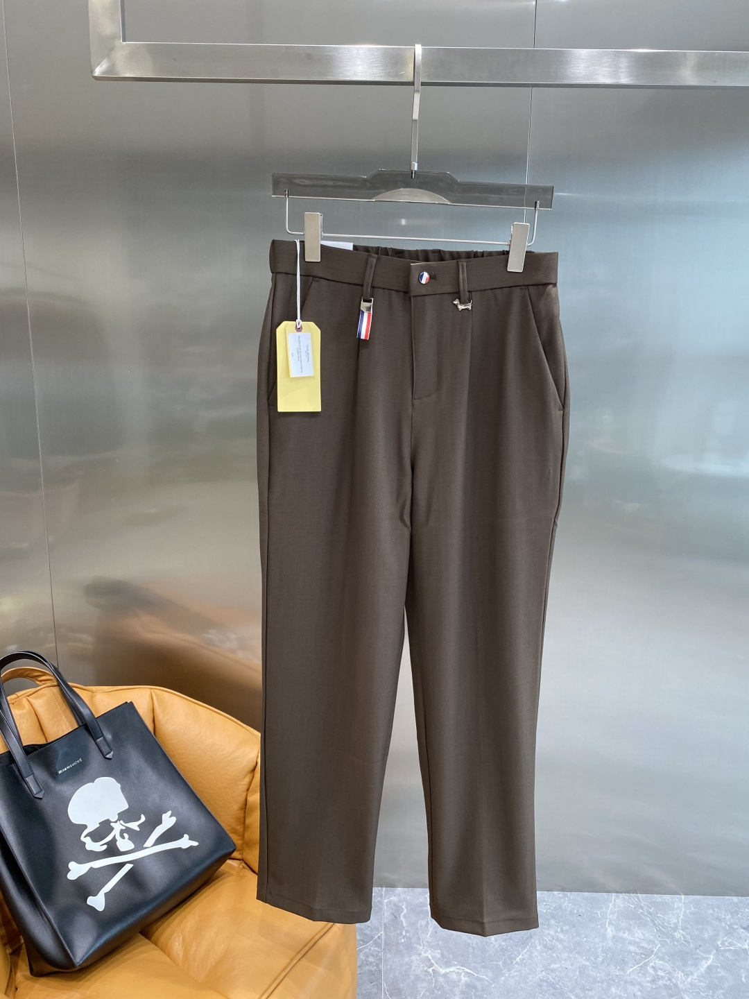 《𝙉𝙚𝙬🤍🖤TB家》
2025西裤 优雅干练两不误！裤子版型修身，线条流畅，能很好地修饰腿部线条，让你在