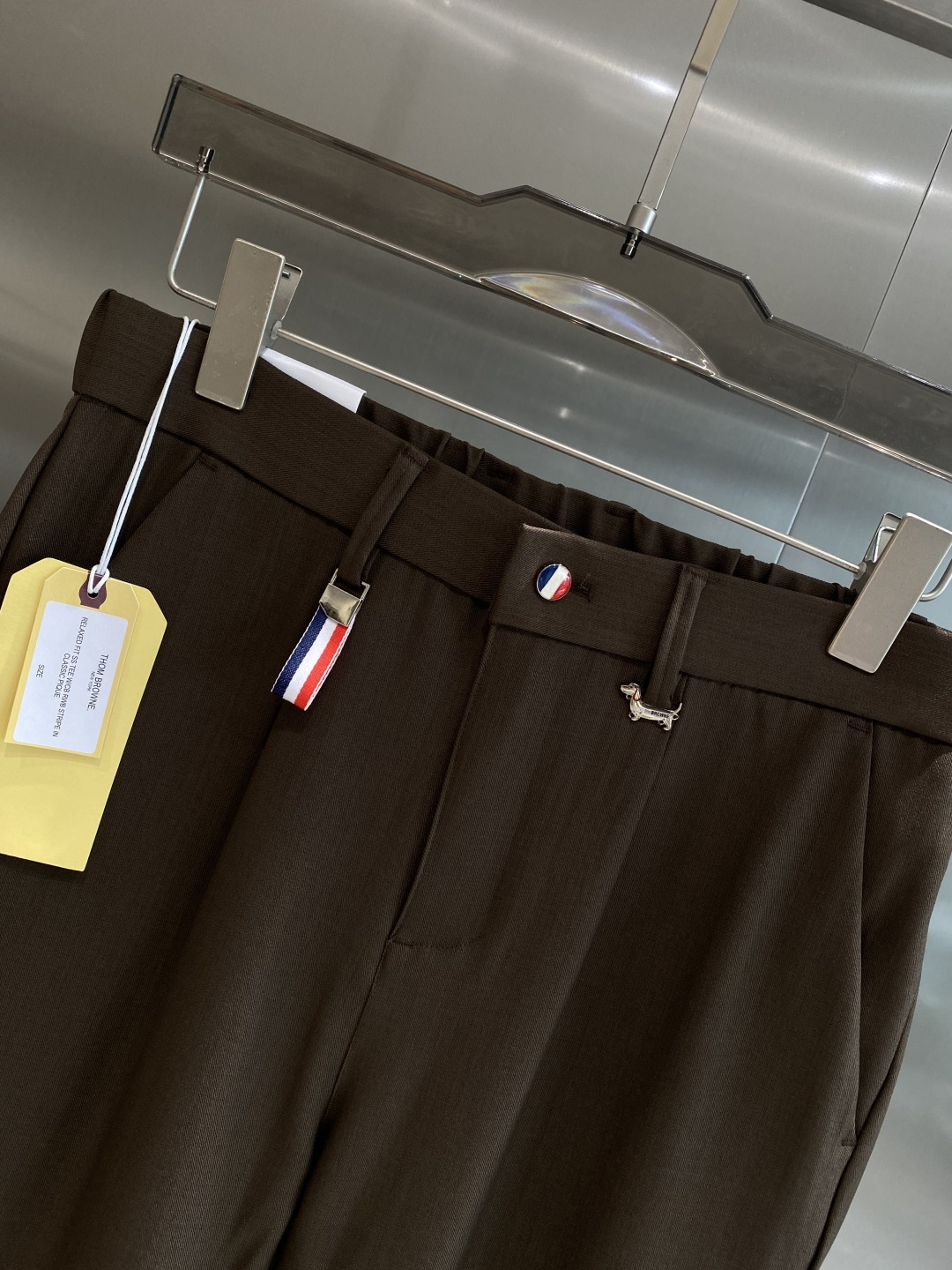 《𝙉𝙚𝙬🤍🖤TB家》
2025西裤 优雅干练两不误！裤子版型修身，线条流畅，能很好地修饰腿部线条，让你在