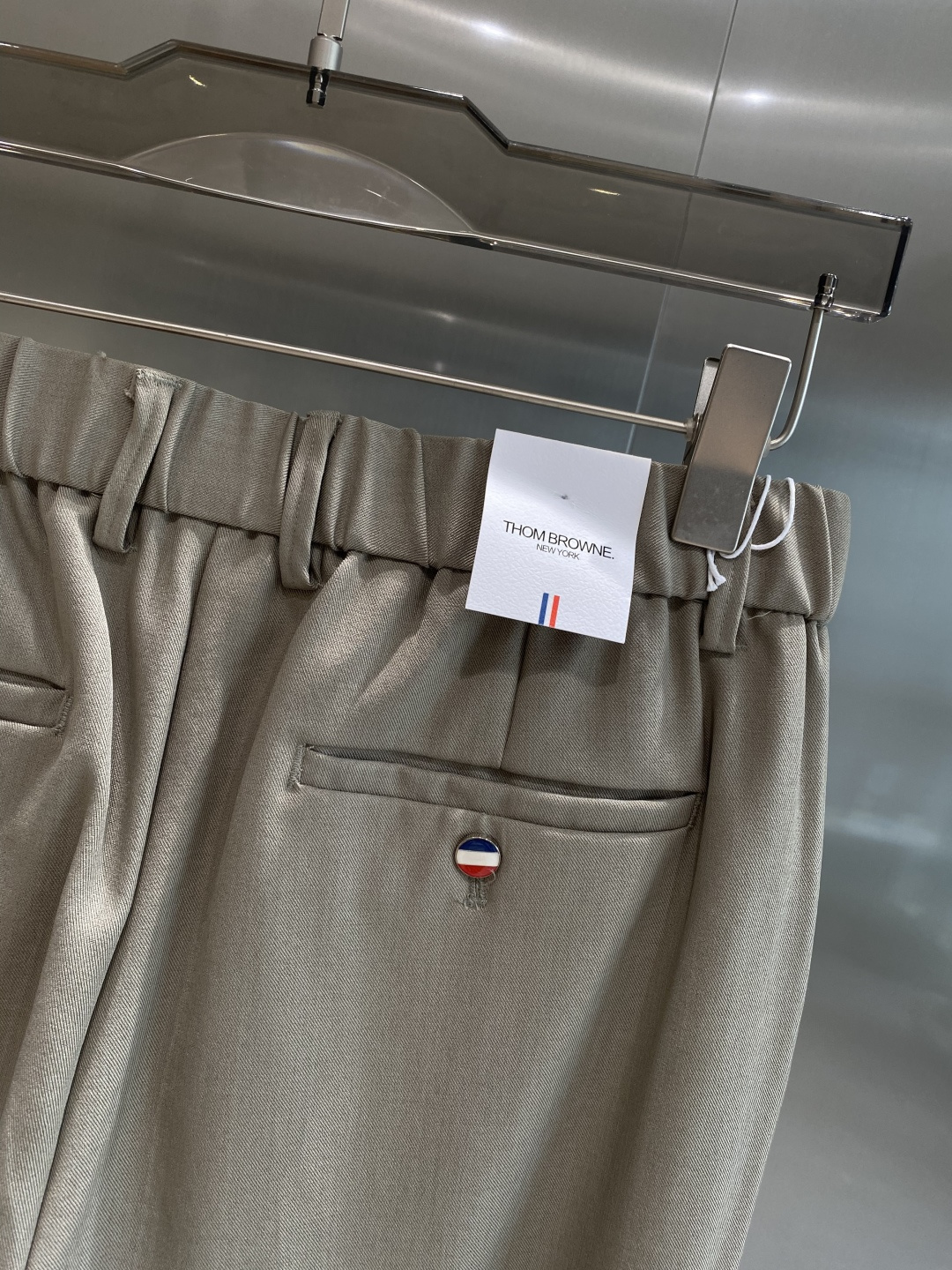 《𝙉𝙚𝙬🤍🖤TB家》
2025西裤 优雅干练两不误！裤子版型修身，线条流畅，能很好地修饰腿部线条，让你在