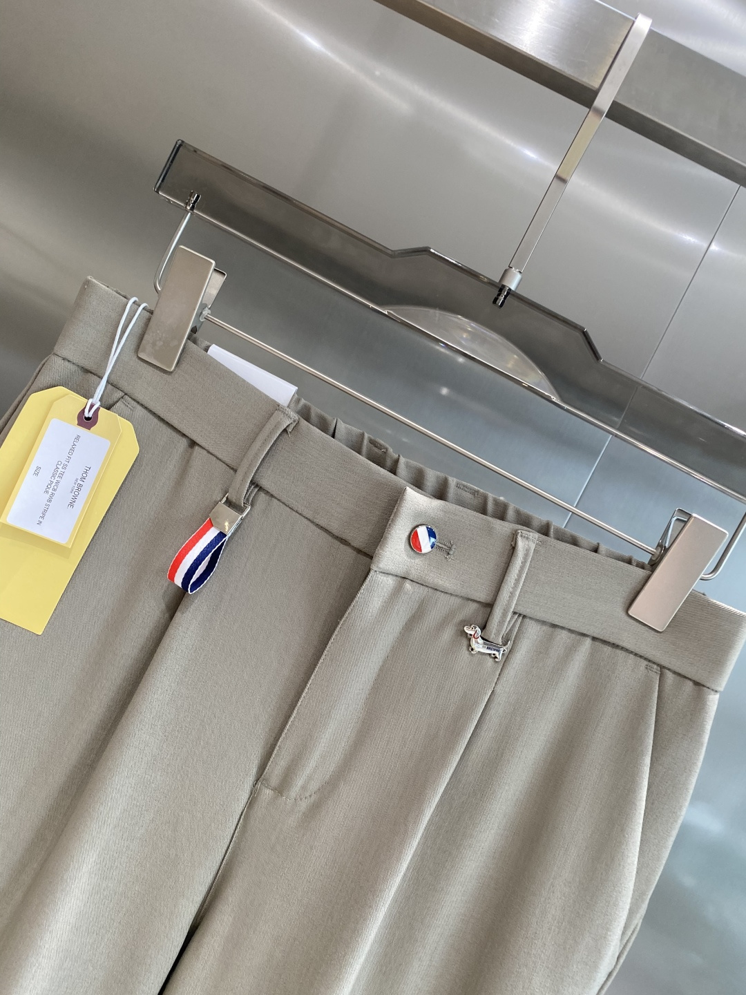 《𝙉𝙚𝙬🤍🖤TB家》
2025西裤 优雅干练两不误！裤子版型修身，线条流畅，能很好地修饰腿部线条，让你在