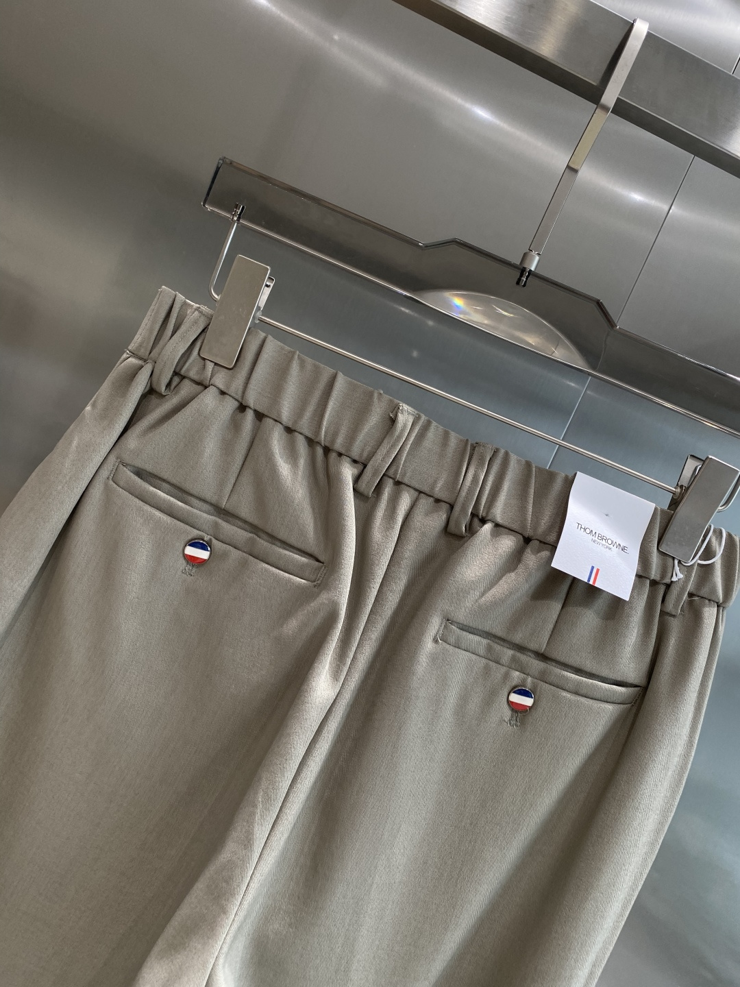 《𝙉𝙚𝙬🤍🖤TB家》
2025西裤 优雅干练两不误！裤子版型修身，线条流畅，能很好地修饰腿部线条，让你在