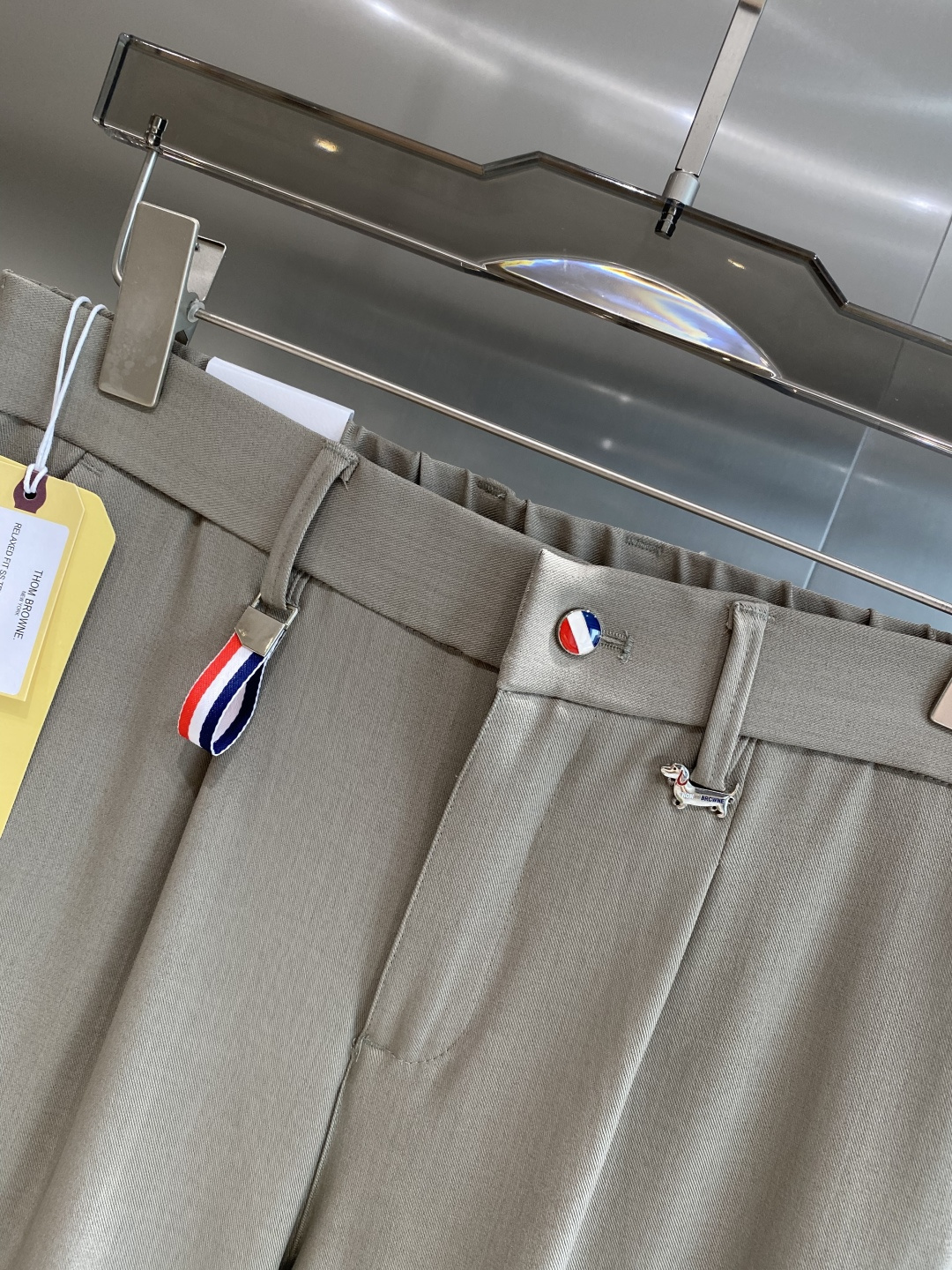 《𝙉𝙚𝙬🤍🖤TB家》
2025西裤 优雅干练两不误！裤子版型修身，线条流畅，能很好地修饰腿部线条，让你在