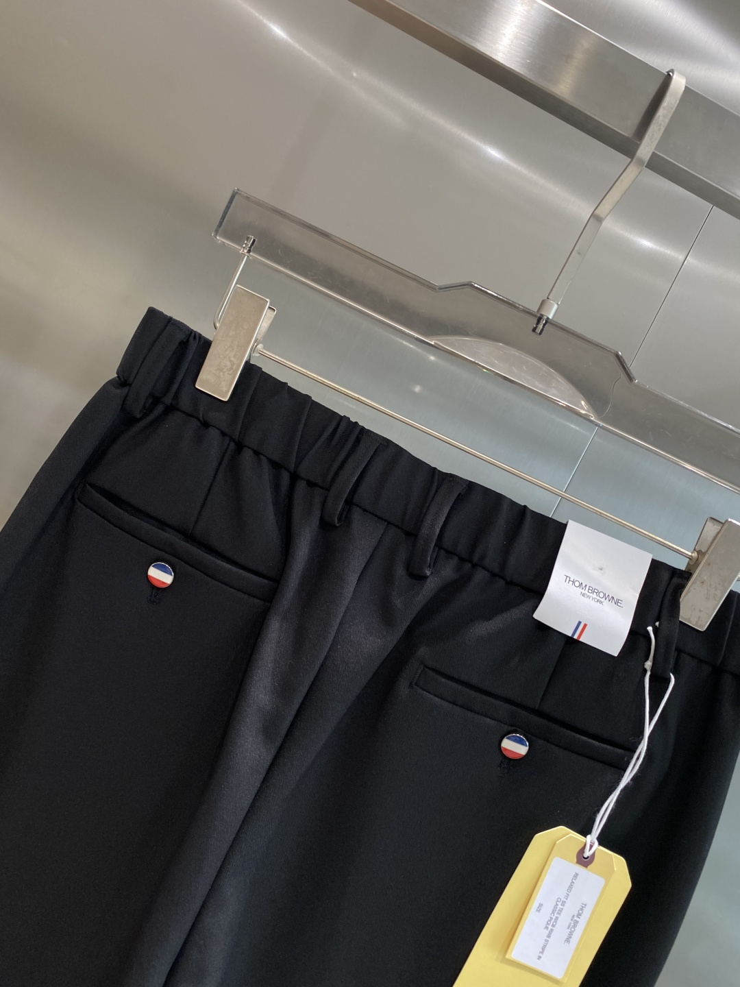 《𝙉𝙚𝙬🤍🖤TB家》
2025西裤 优雅干练两不误！裤子版型修身，线条流畅，能很好地修饰腿部线条，让你在