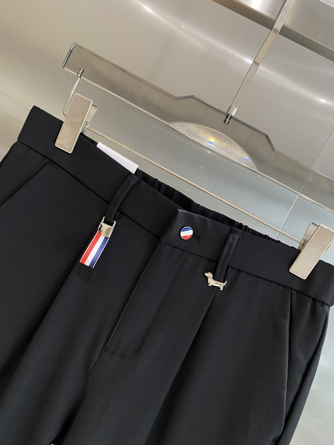 《𝙉𝙚𝙬🤍🖤TB家》
2025西裤 优雅干练两不误！裤子版型修身，线条流畅，能很好地修饰腿部线条，让你在