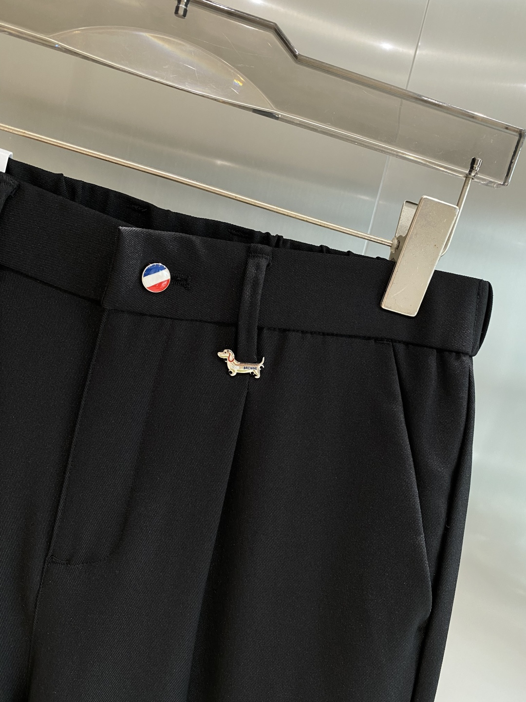 《𝙉𝙚𝙬🤍🖤TB家》
2025西裤 优雅干练两不误！裤子版型修身，线条流畅，能很好地修饰腿部线条，让你在