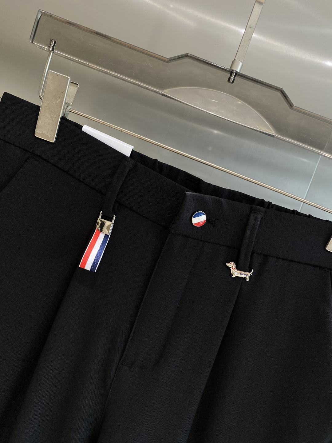 《𝙉𝙚𝙬🤍🖤TB家》
2025西裤 优雅干练两不误！裤子版型修身，线条流畅，能很好地修饰腿部线条，让你在