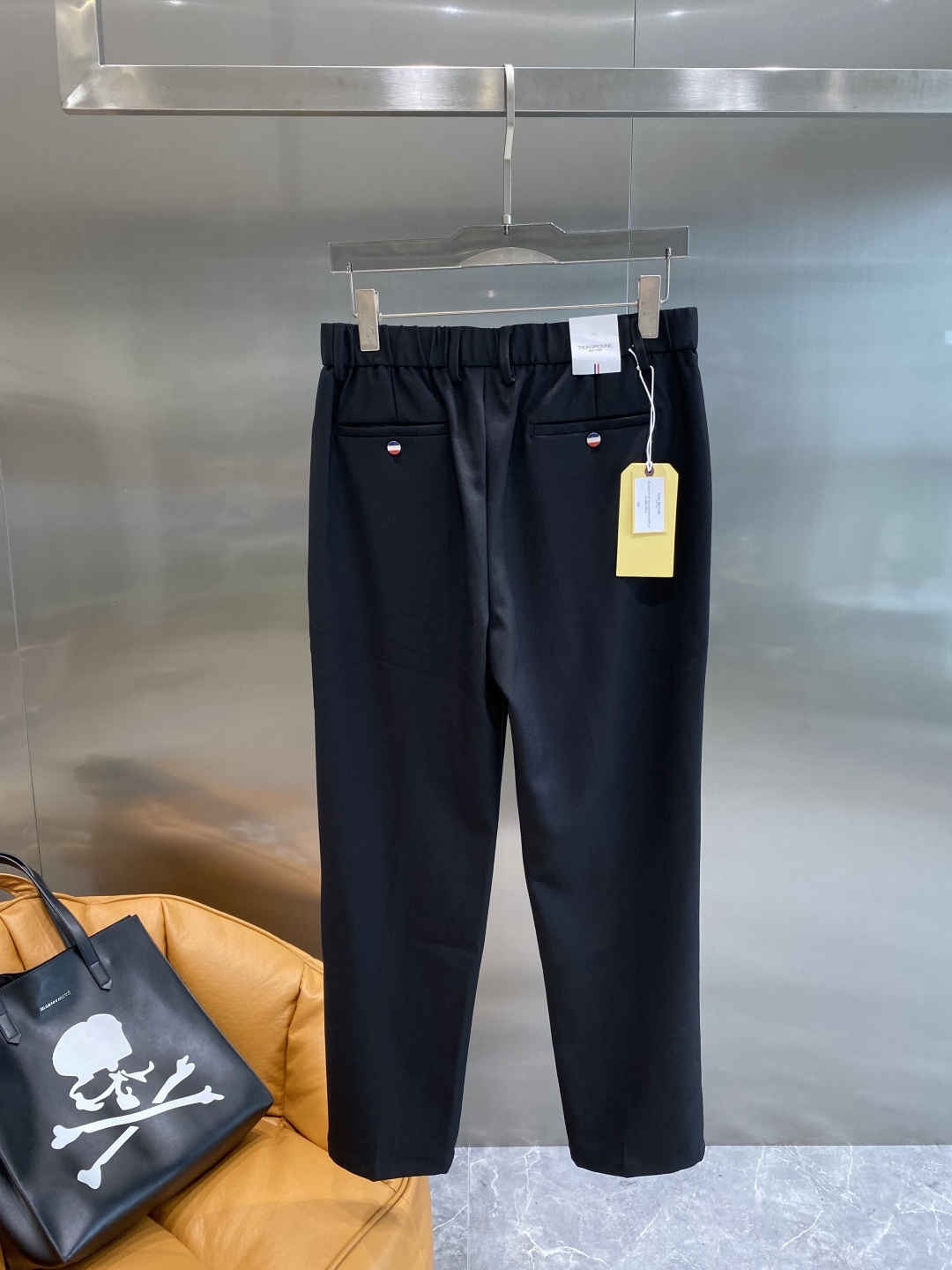 《𝙉𝙚𝙬🤍🖤TB家》
2025西裤 优雅干练两不误！裤子版型修身，线条流畅，能很好地修饰腿部线条，让你在