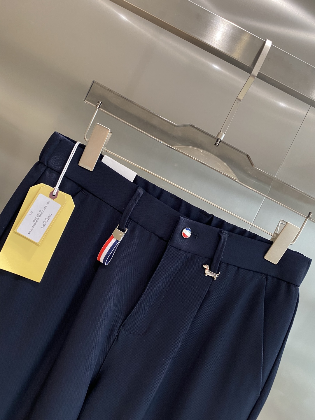 《𝙉𝙚𝙬🤍🖤TB家》
2025西裤 优雅干练两不误！裤子版型修身，线条流畅，能很好地修饰腿部线条，让你在