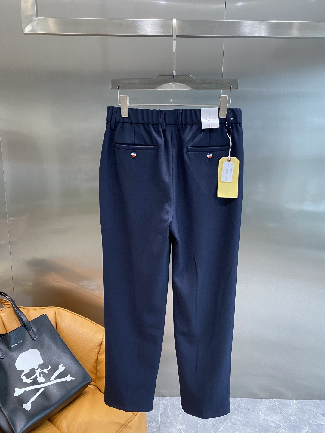 《𝙉𝙚𝙬🤍🖤TB家》
2025西裤 优雅干练两不误！裤子版型修身，线条流畅，能很好地修饰腿部线条，让你在