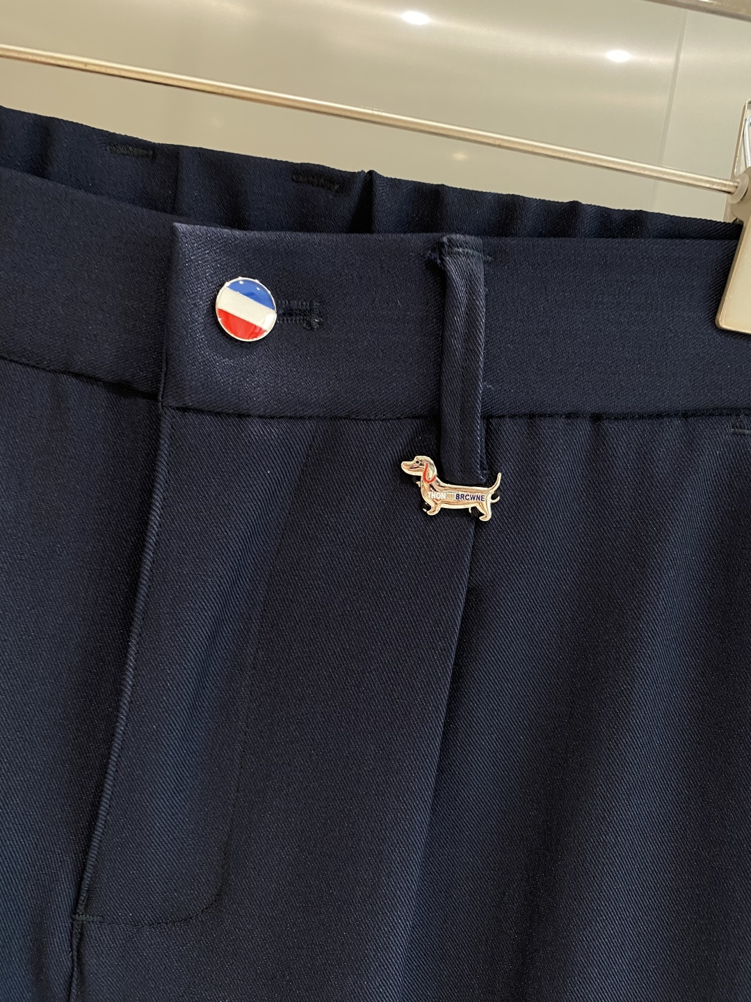 《𝙉𝙚𝙬🤍🖤TB家》
2025西裤 优雅干练两不误！裤子版型修身，线条流畅，能很好地修饰腿部线条，让你在