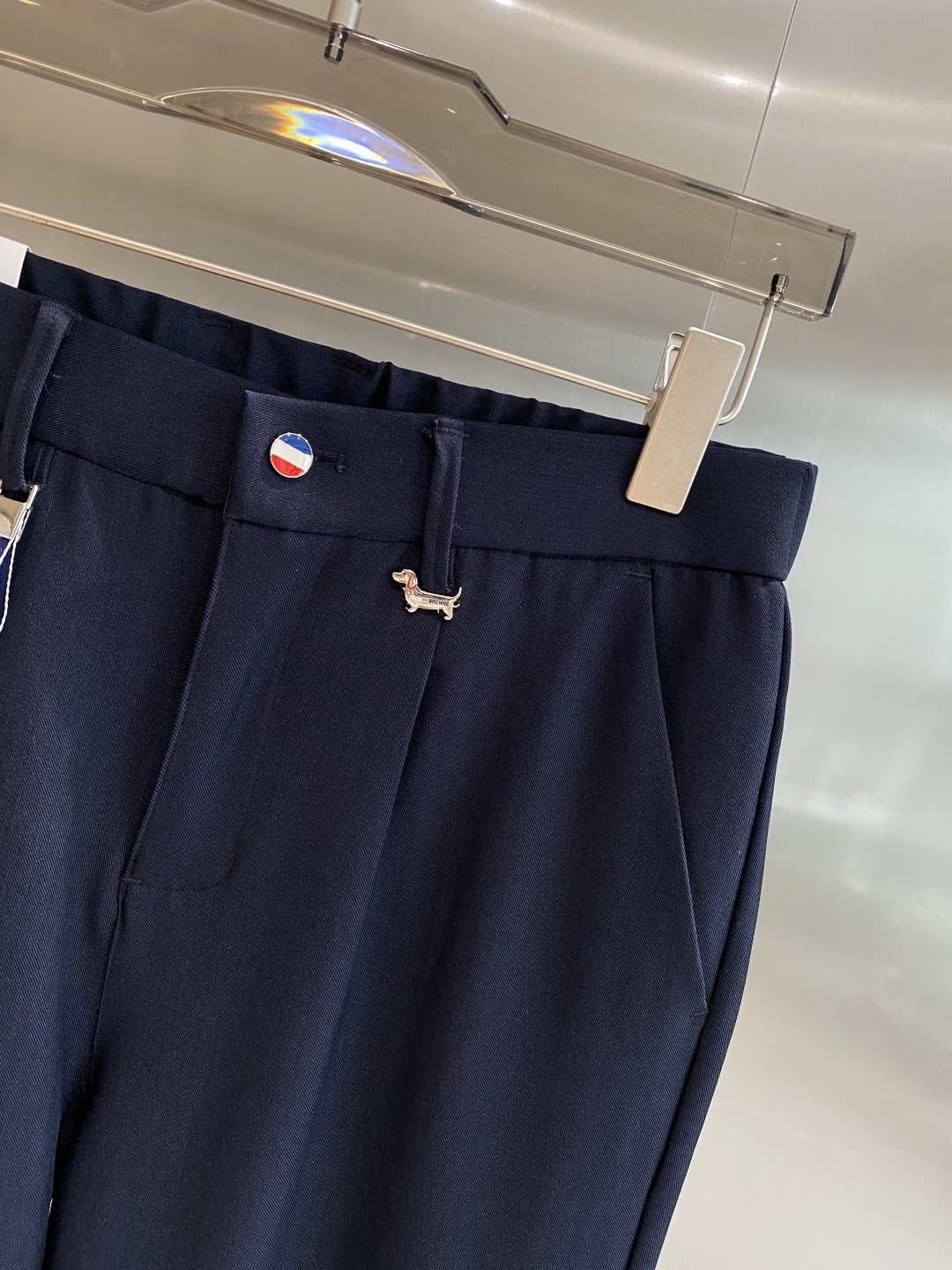 《𝙉𝙚𝙬🤍🖤TB家》
2025西裤 优雅干练两不误！裤子版型修身，线条流畅，能很好地修饰腿部线条，让你在