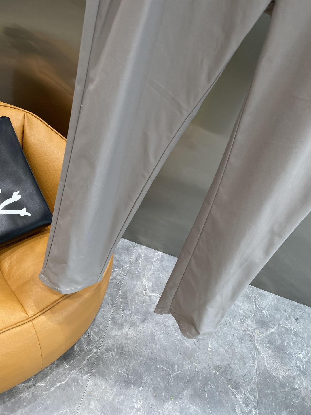 《𝙉𝙚𝙬🤍🖤普家》
2025新品休闲裤西裤，官网同步发售，裤身工艺设计，进口客供辅料、面料定制，代工厂出