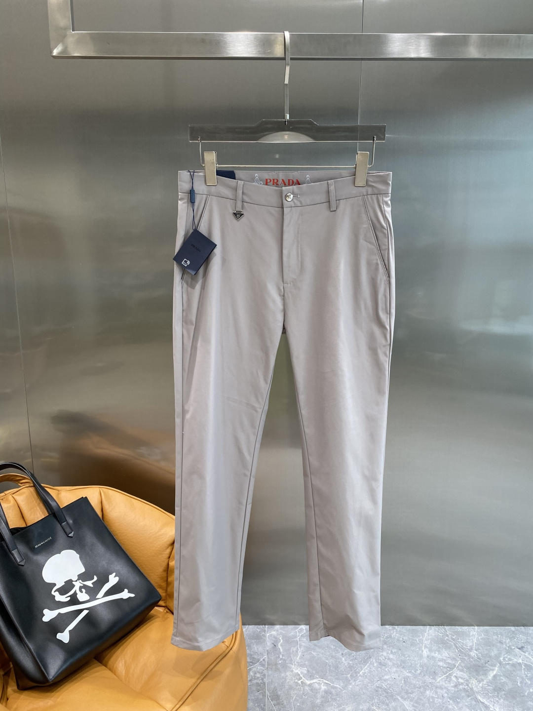 《𝙉𝙚𝙬🤍🖤普家》
2025新品休闲裤西裤，官网同步发售，裤身工艺设计，进口客供辅料、面料定制，代工厂出