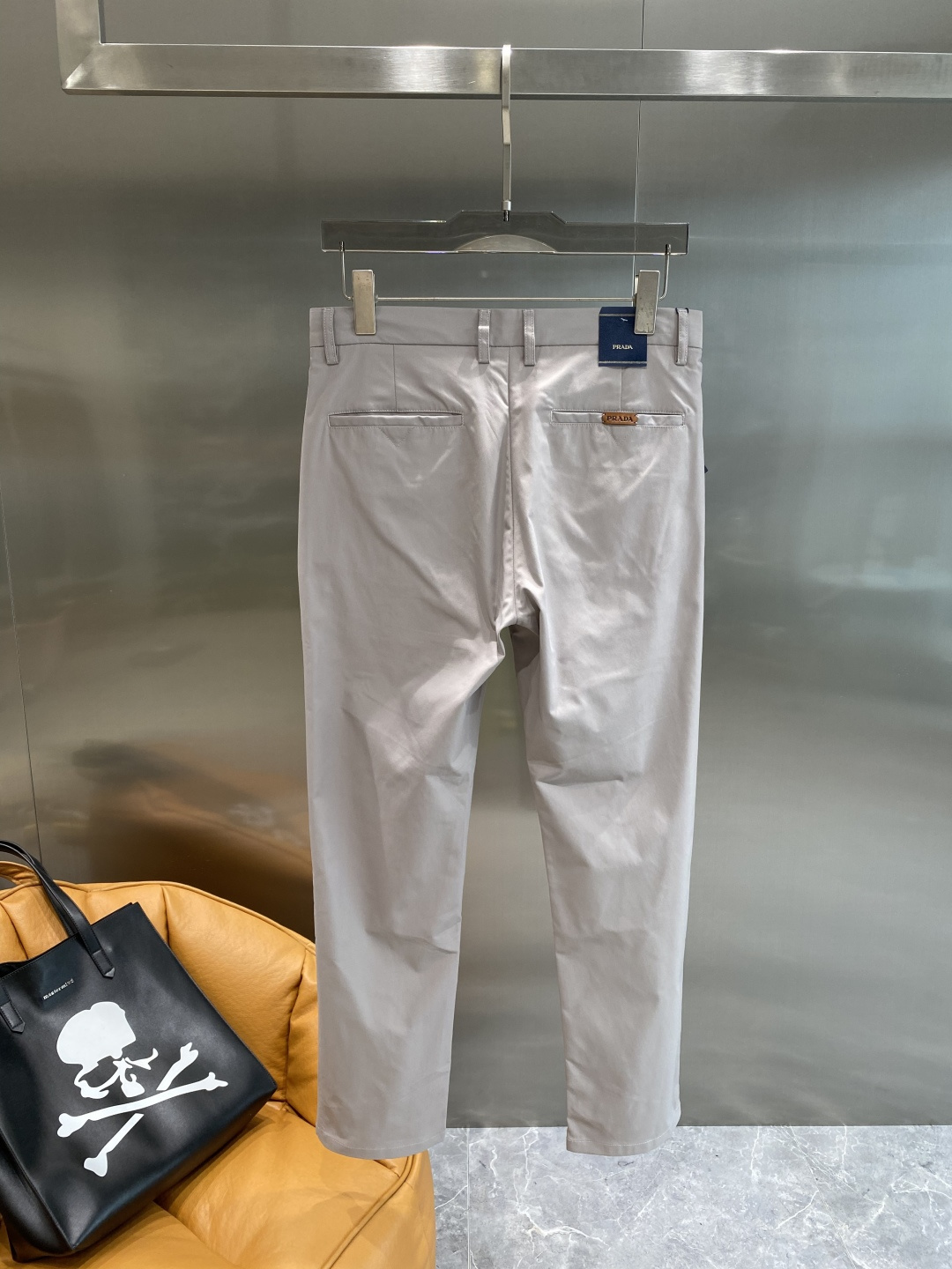 《𝙉𝙚𝙬🤍🖤普家》
2025新品休闲裤西裤，官网同步发售，裤身工艺设计，进口客供辅料、面料定制，代工厂出