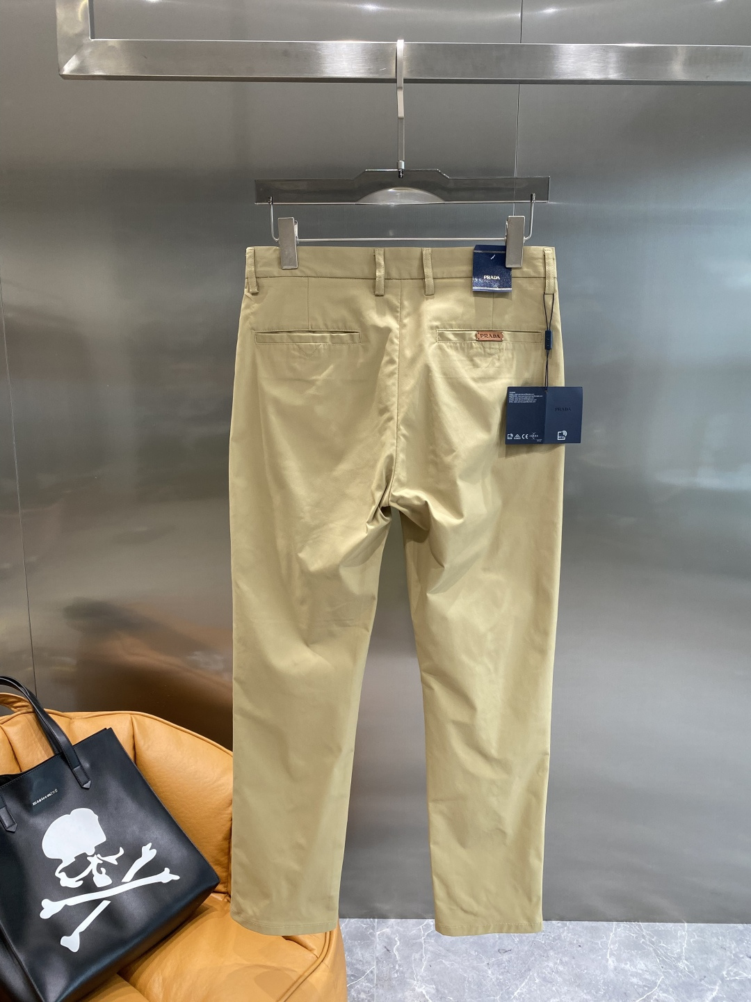 《𝙉𝙚𝙬🤍🖤普家》
2025新品休闲裤西裤，官网同步发售，裤身工艺设计，进口客供辅料、面料定制，代工厂出