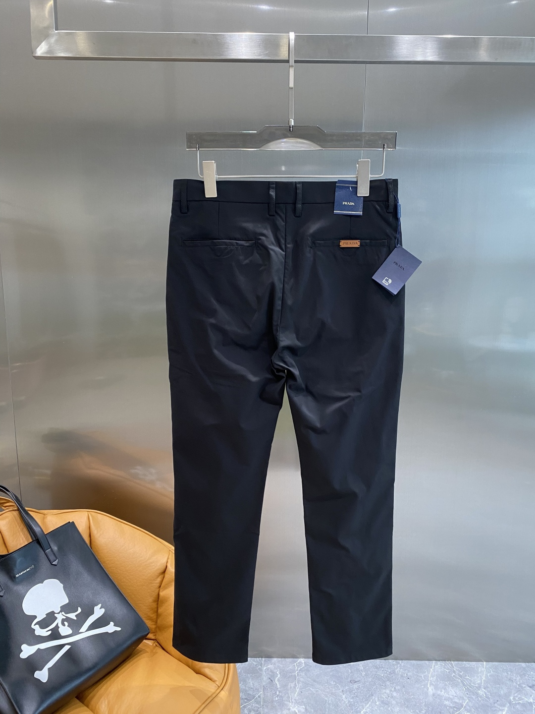 《𝙉𝙚𝙬🤍🖤普家》
2025新品休闲裤西裤，官网同步发售，裤身工艺设计，进口客供辅料、面料定制，代工厂出