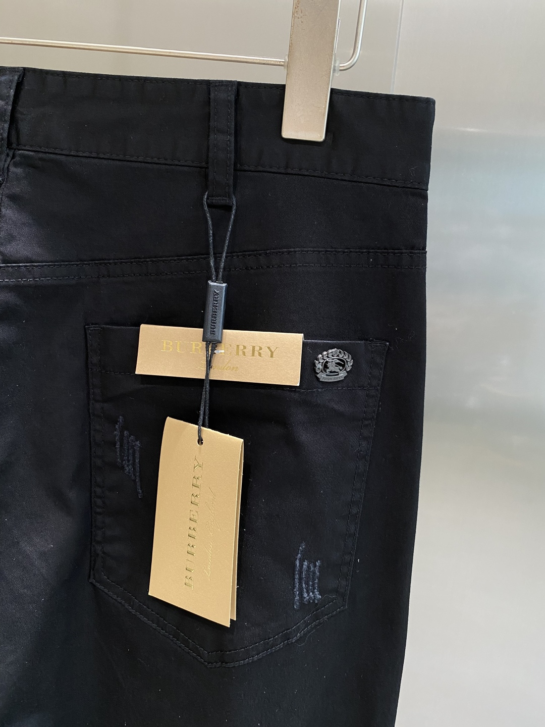 《𝙉𝙚𝙬🤍🖤巴家》
2025新品休闲裤西裤，官网同步发售，裤身工艺设计，进口客供辅料、面料定制，代工厂出