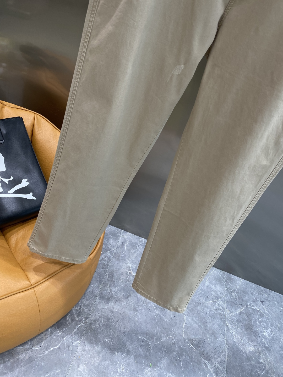 《𝙉𝙚𝙬🤍🖤巴家》
2025新品休闲裤西裤，官网同步发售，裤身工艺设计，进口客供辅料、面料定制，代工厂出