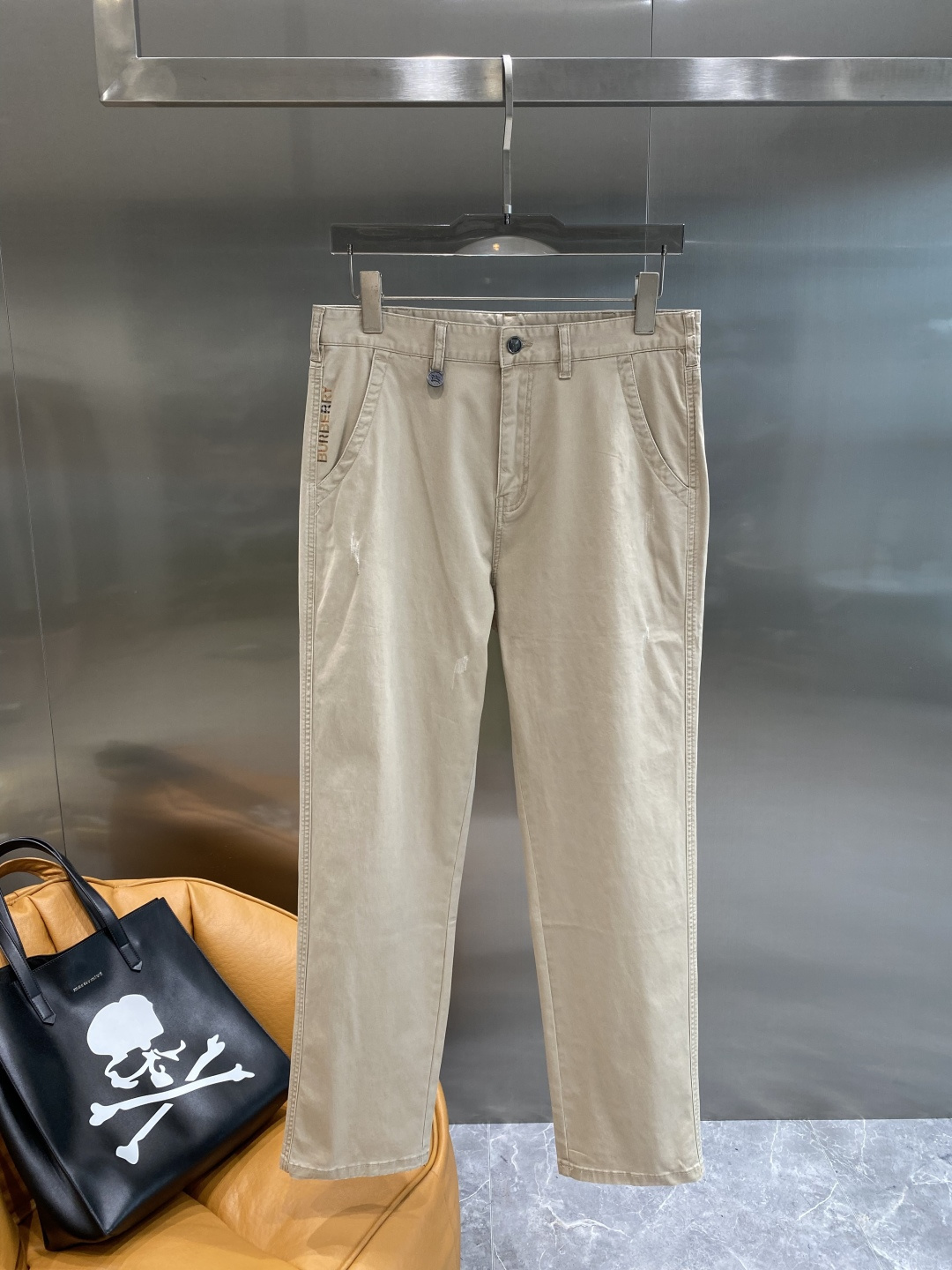 《𝙉𝙚𝙬🤍🖤巴家》
2025新品休闲裤西裤，官网同步发售，裤身工艺设计，进口客供辅料、面料定制，代工厂出