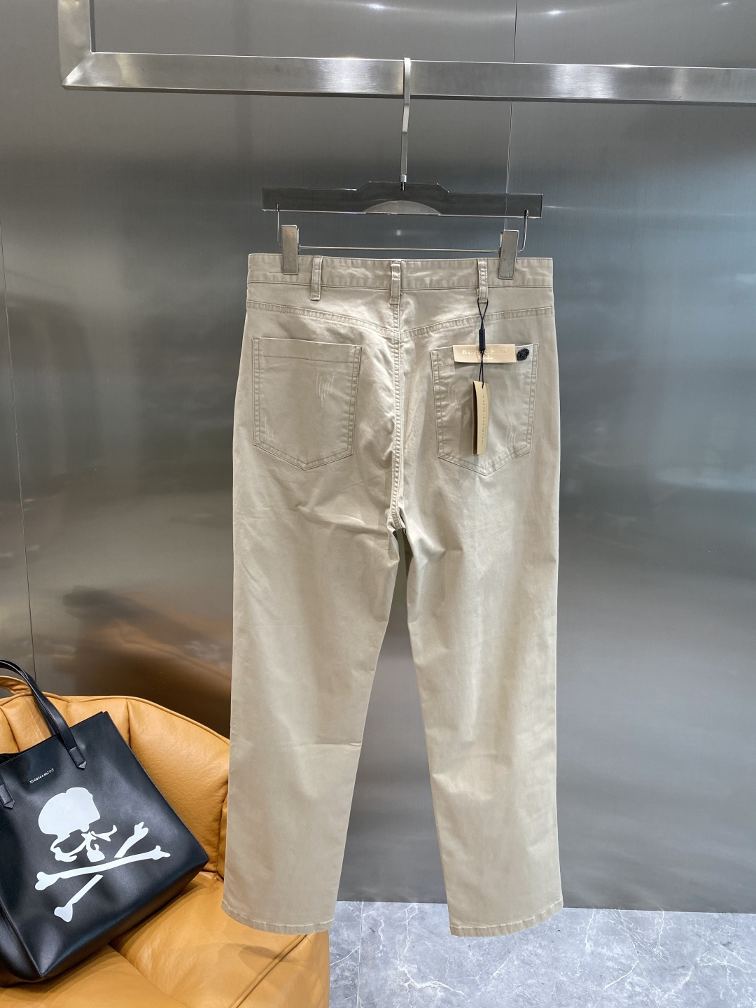 《𝙉𝙚𝙬🤍🖤巴家》
2025新品休闲裤西裤，官网同步发售，裤身工艺设计，进口客供辅料、面料定制，代工厂出