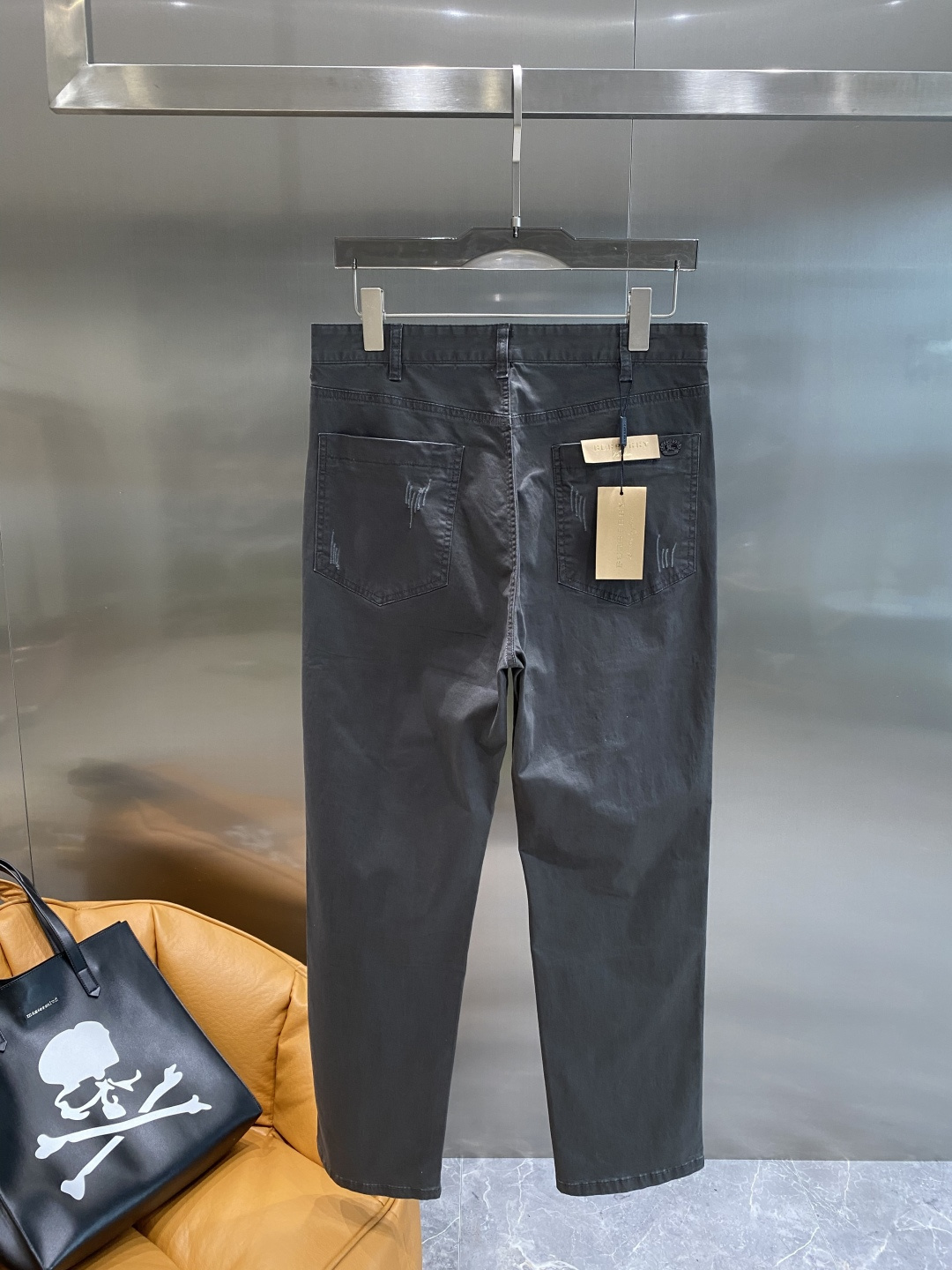 《𝙉𝙚𝙬🤍🖤巴家》
2025新品休闲裤西裤，官网同步发售，裤身工艺设计，进口客供辅料、面料定制，代工厂出