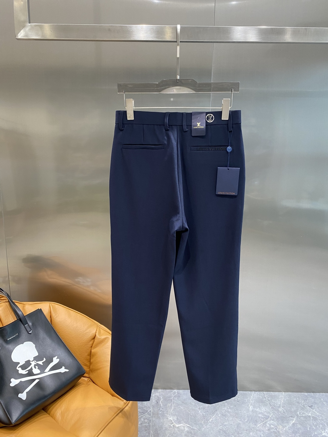 《𝙉𝙚𝙬🤍🖤驴家》
2025新品休闲裤西裤，官网同步发售，裤身工艺设计，进口客供辅料、面料定制，代工厂出