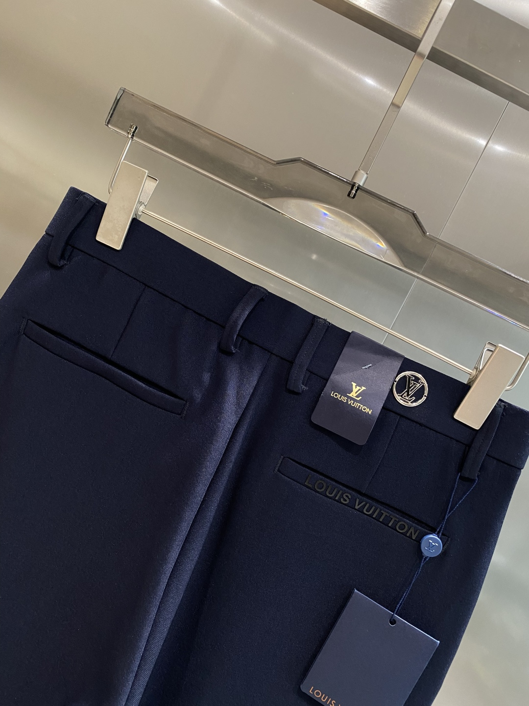 《𝙉𝙚𝙬🤍🖤驴家》
2025新品休闲裤西裤，官网同步发售，裤身工艺设计，进口客供辅料、面料定制，代工厂出