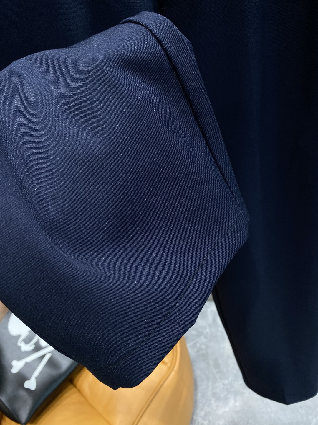 《𝙉𝙚𝙬🤍🖤驴家》
2025新品休闲裤西裤，官网同步发售，裤身工艺设计，进口客供辅料、面料定制，代工厂出