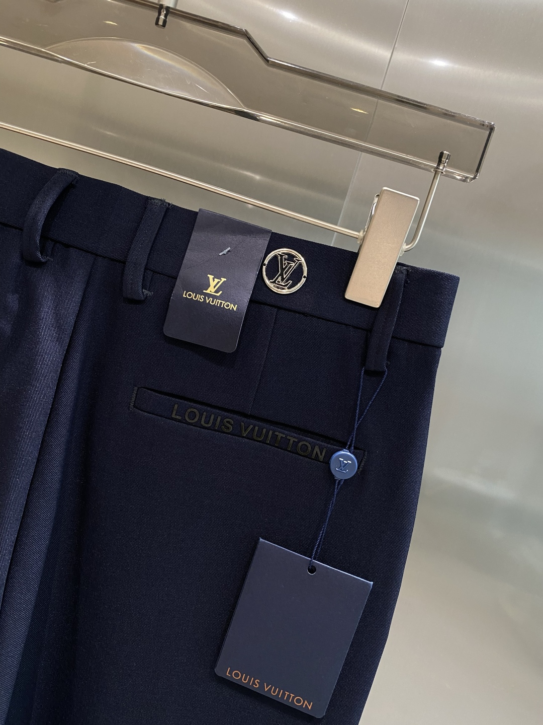 《𝙉𝙚𝙬🤍🖤驴家》
2025新品休闲裤西裤，官网同步发售，裤身工艺设计，进口客供辅料、面料定制，代工厂出