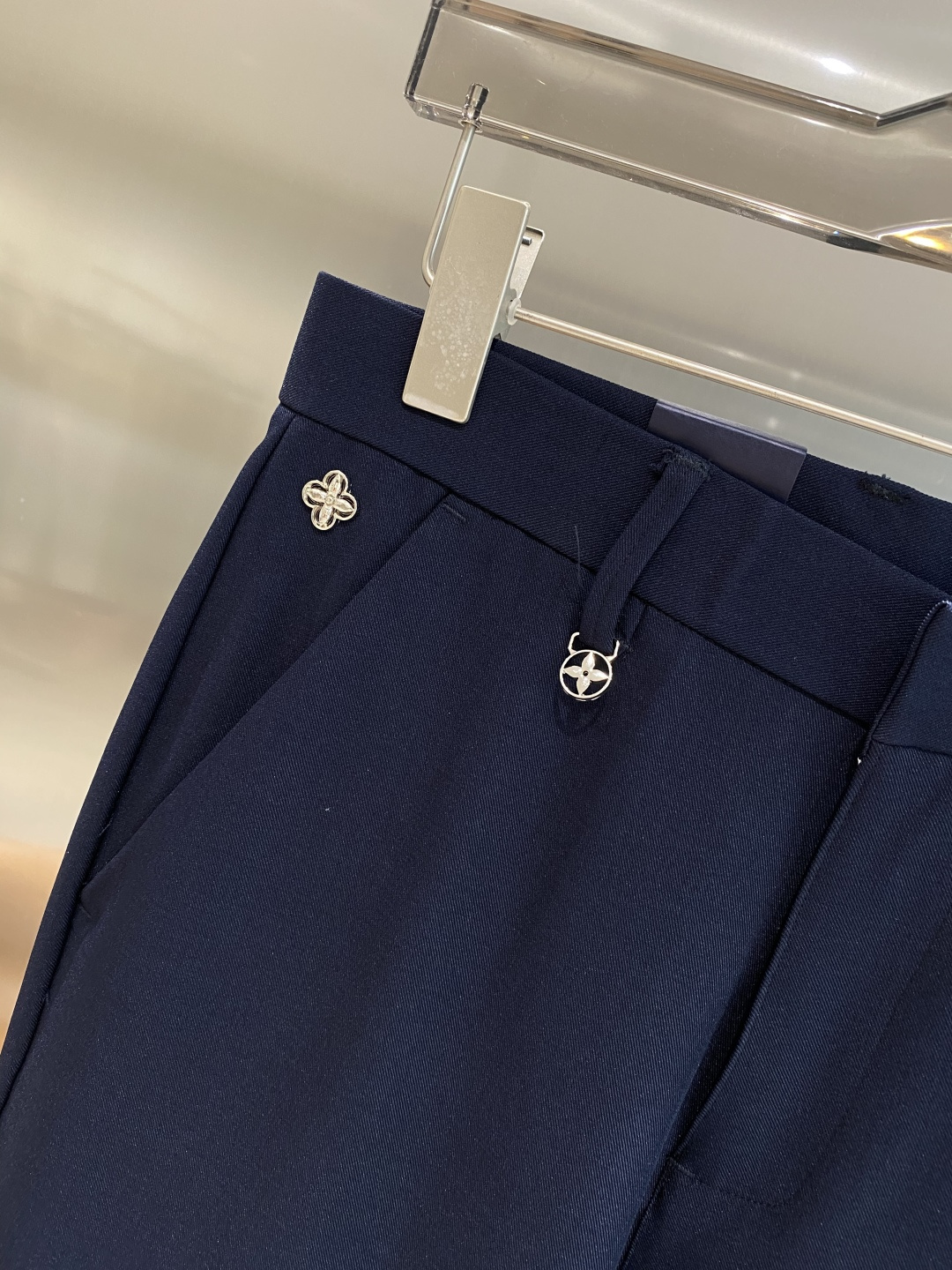 《𝙉𝙚𝙬🤍🖤驴家》
2025新品休闲裤西裤，官网同步发售，裤身工艺设计，进口客供辅料、面料定制，代工厂出