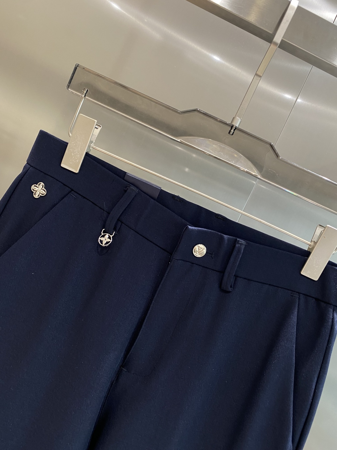 《𝙉𝙚𝙬🤍🖤驴家》
2025新品休闲裤西裤，官网同步发售，裤身工艺设计，进口客供辅料、面料定制，代工厂出