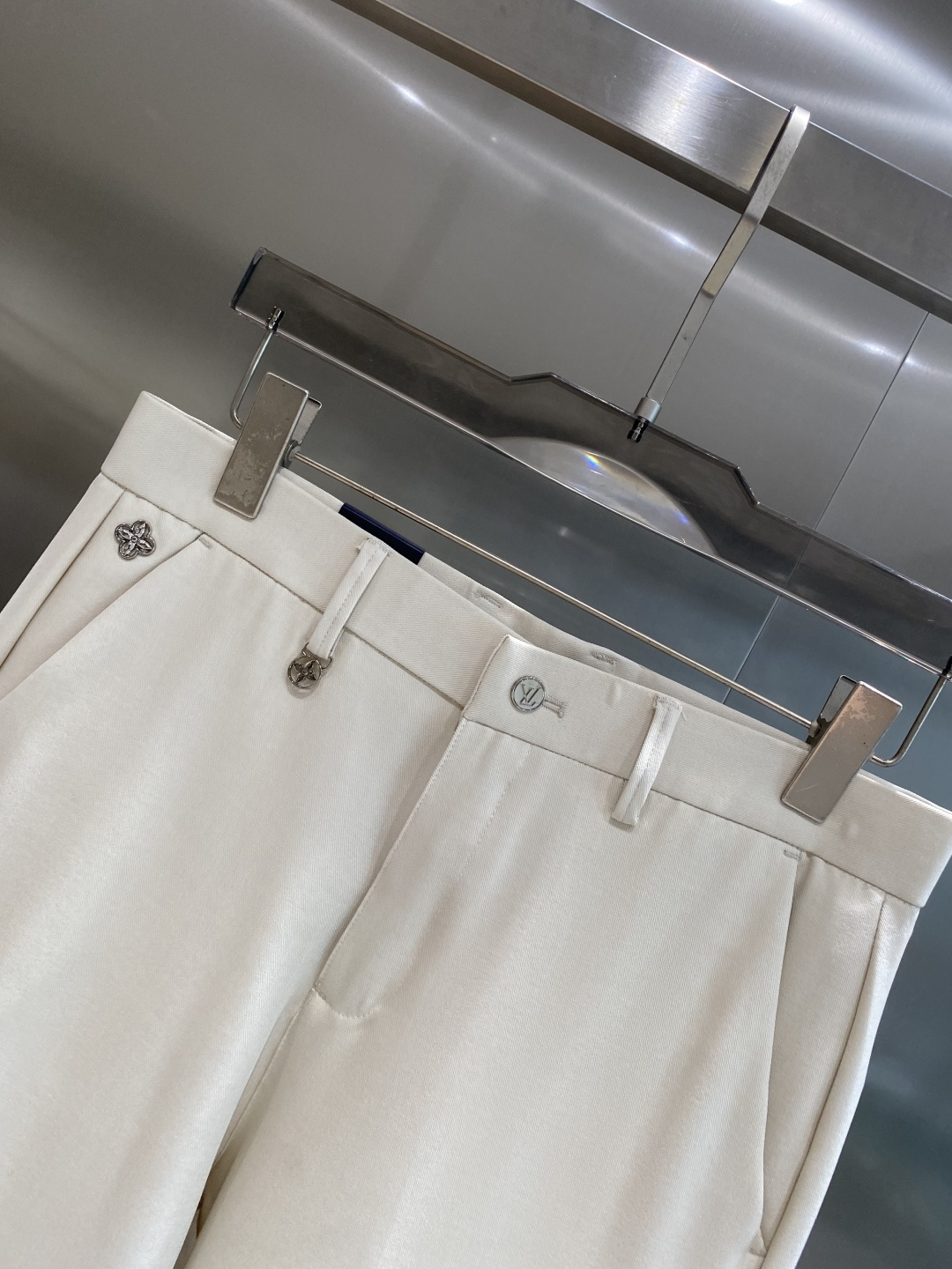 《𝙉𝙚𝙬🤍🖤驴家》
2025新品休闲裤西裤，官网同步发售，裤身工艺设计，进口客供辅料、面料定制，代工厂出