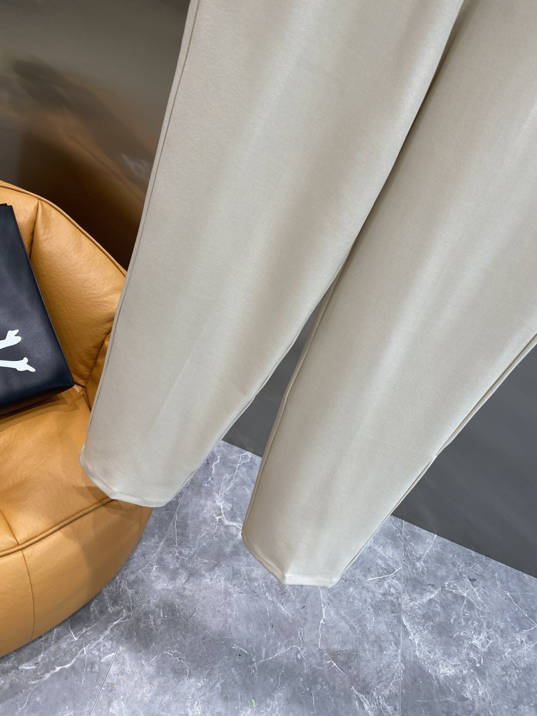 《𝙉𝙚𝙬🤍🖤驴家》
2025新品休闲裤西裤，官网同步发售，裤身工艺设计，进口客供辅料、面料定制，代工厂出