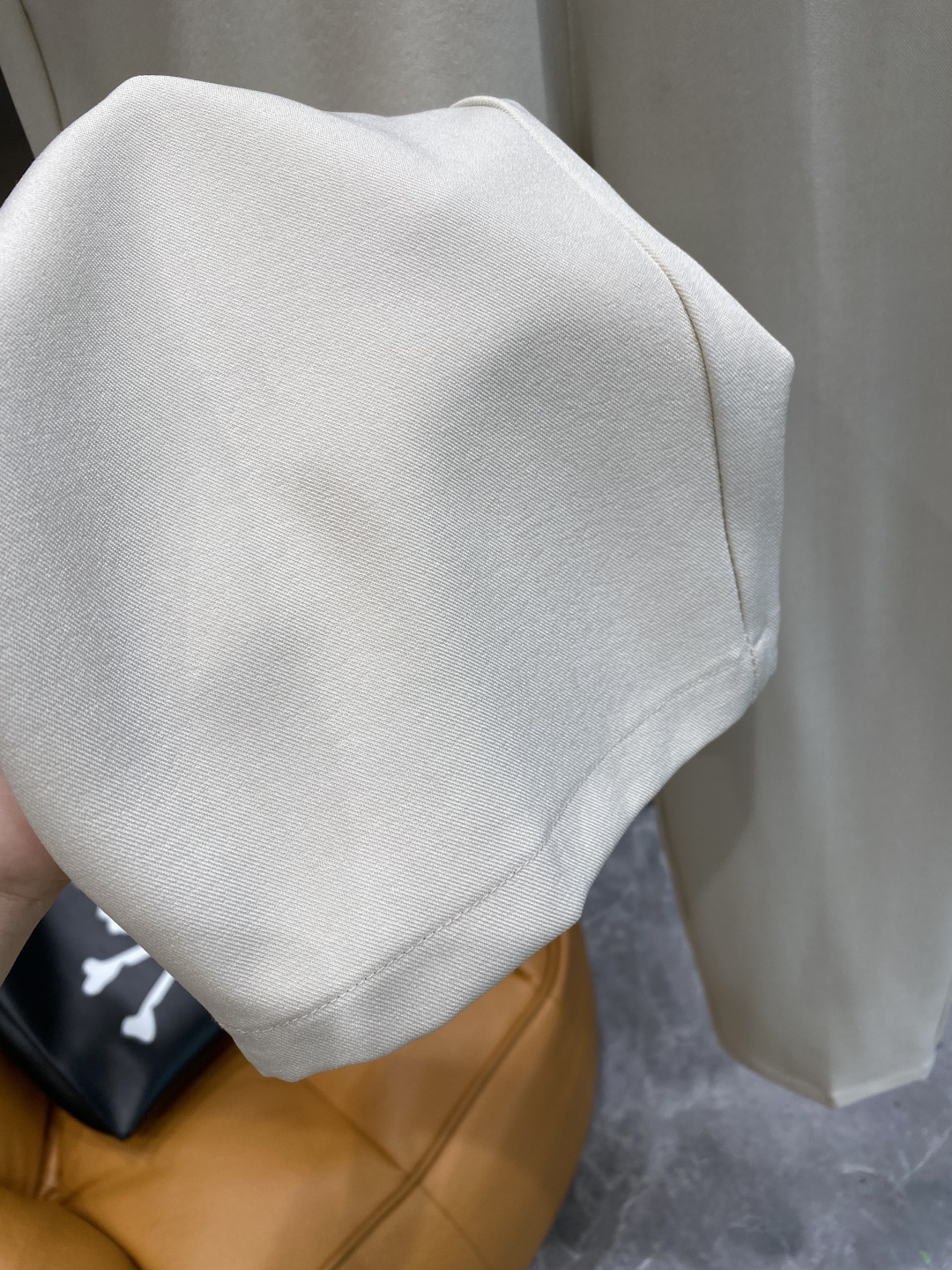 《𝙉𝙚𝙬🤍🖤驴家》
2025新品休闲裤西裤，官网同步发售，裤身工艺设计，进口客供辅料、面料定制，代工厂出