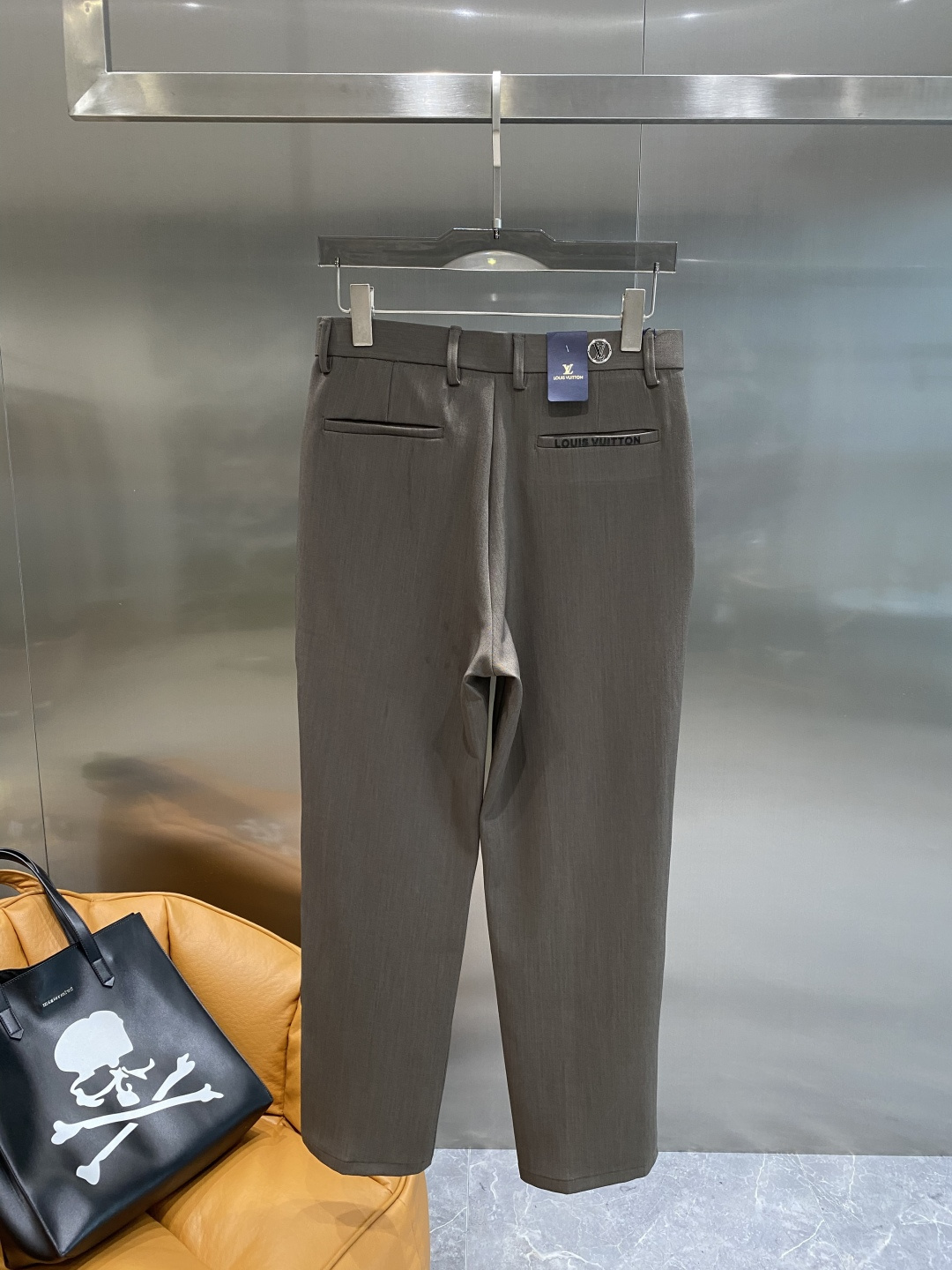 《𝙉𝙚𝙬🤍🖤驴家》
2025新品休闲裤西裤，官网同步发售，裤身工艺设计，进口客供辅料、面料定制，代工厂出