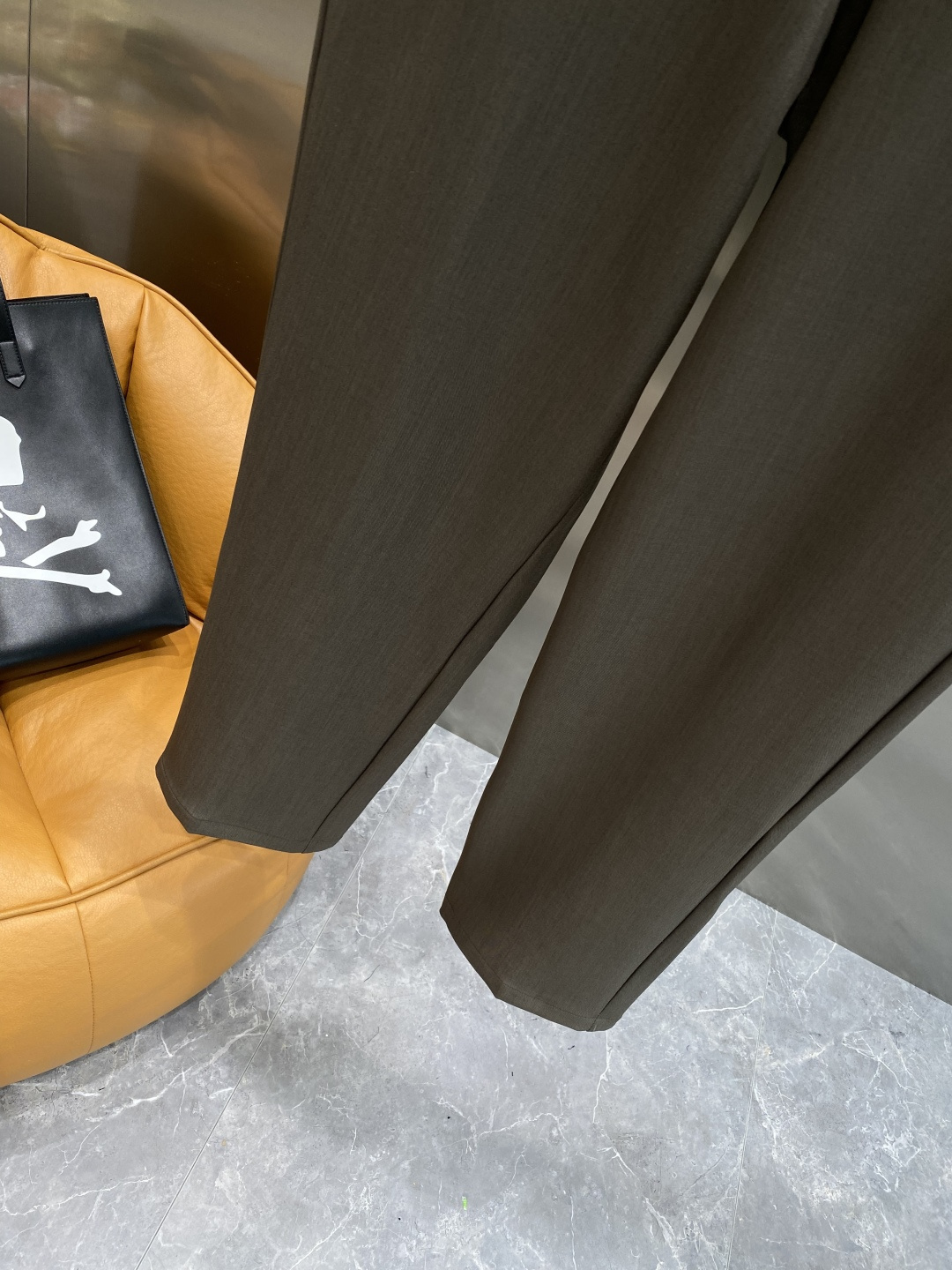 《𝙉𝙚𝙬🤍🖤驴家》
2025新品休闲裤西裤，官网同步发售，裤身工艺设计，进口客供辅料、面料定制，代工厂出