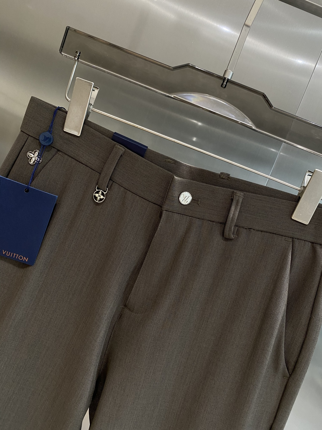 《𝙉𝙚𝙬🤍🖤驴家》
2025新品休闲裤西裤，官网同步发售，裤身工艺设计，进口客供辅料、面料定制，代工厂出