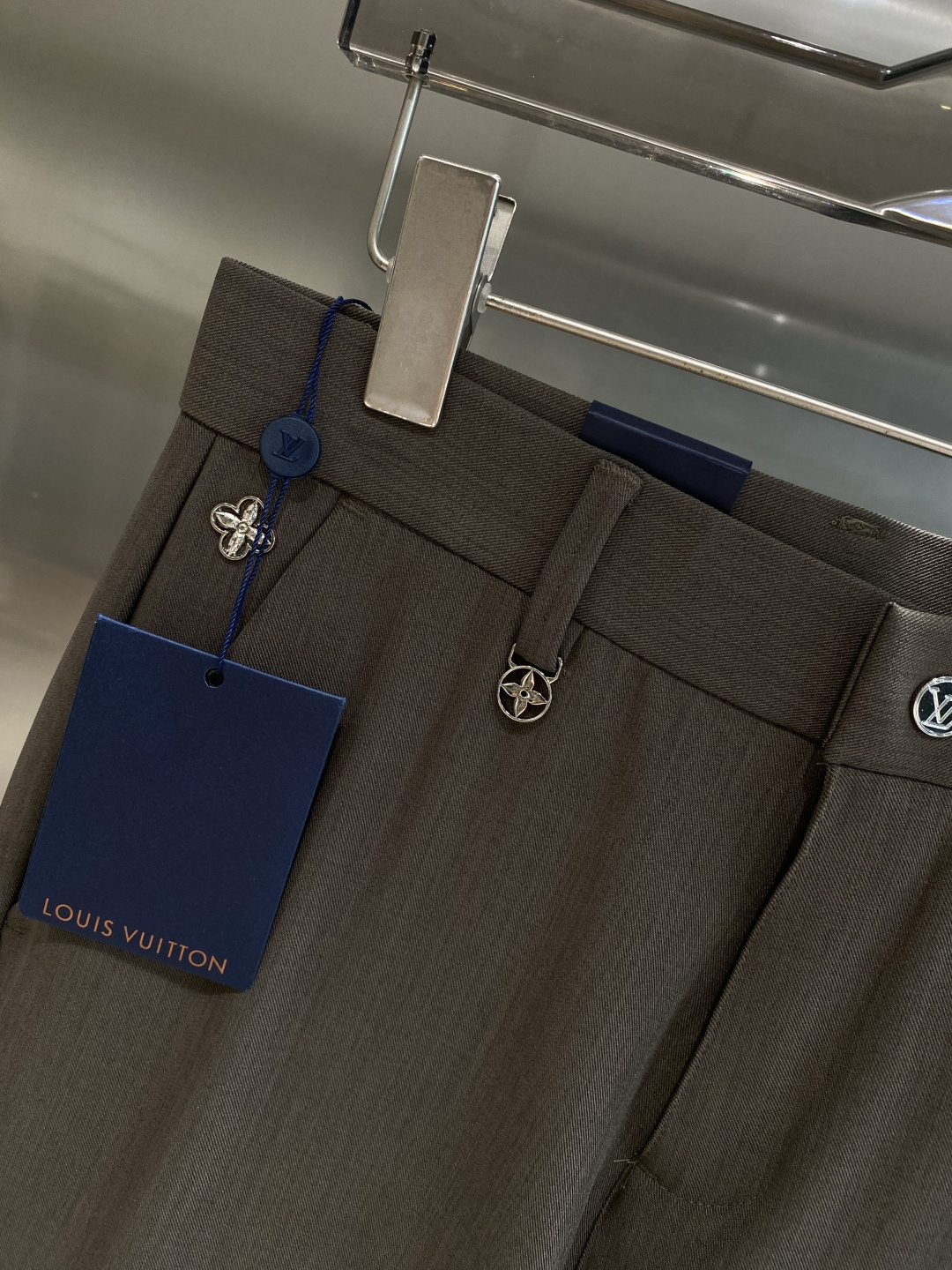 《𝙉𝙚𝙬🤍🖤驴家》
2025新品休闲裤西裤，官网同步发售，裤身工艺设计，进口客供辅料、面料定制，代工厂出