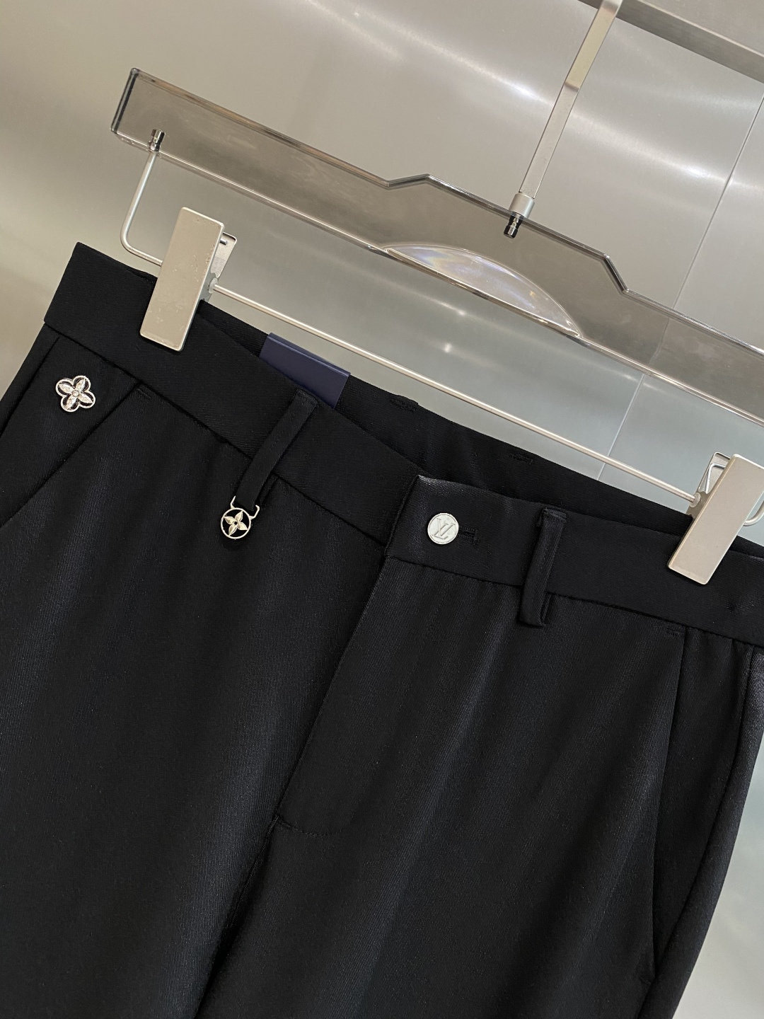 《𝙉𝙚𝙬🤍🖤驴家》
2025新品休闲裤西裤，官网同步发售，裤身工艺设计，进口客供辅料、面料定制，代工厂出