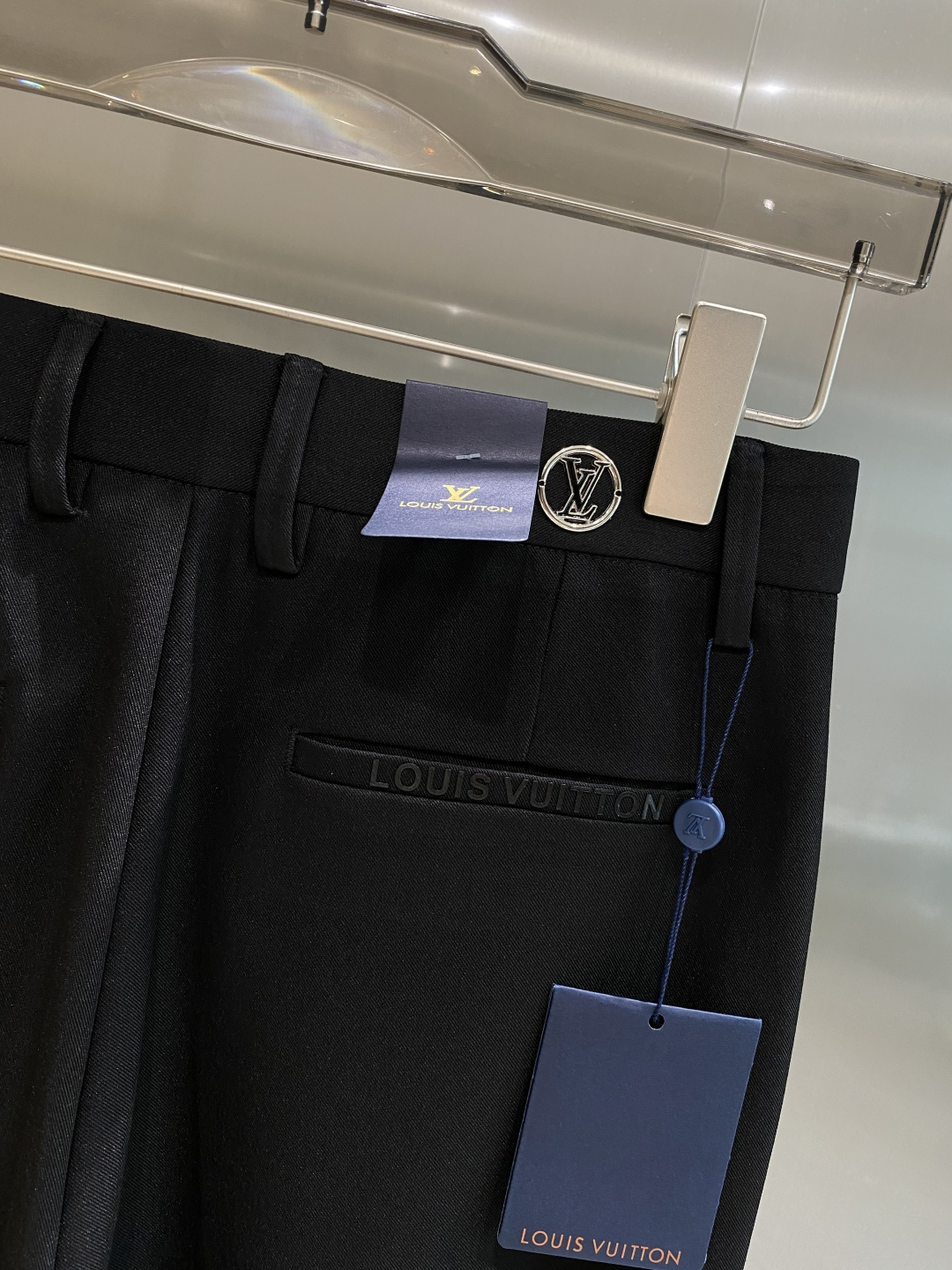 《𝙉𝙚𝙬🤍🖤驴家》
2025新品休闲裤西裤，官网同步发售，裤身工艺设计，进口客供辅料、面料定制，代工厂出