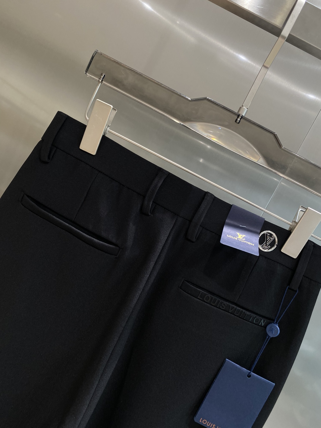 《𝙉𝙚𝙬🤍🖤驴家》
2025新品休闲裤西裤，官网同步发售，裤身工艺设计，进口客供辅料、面料定制，代工厂出