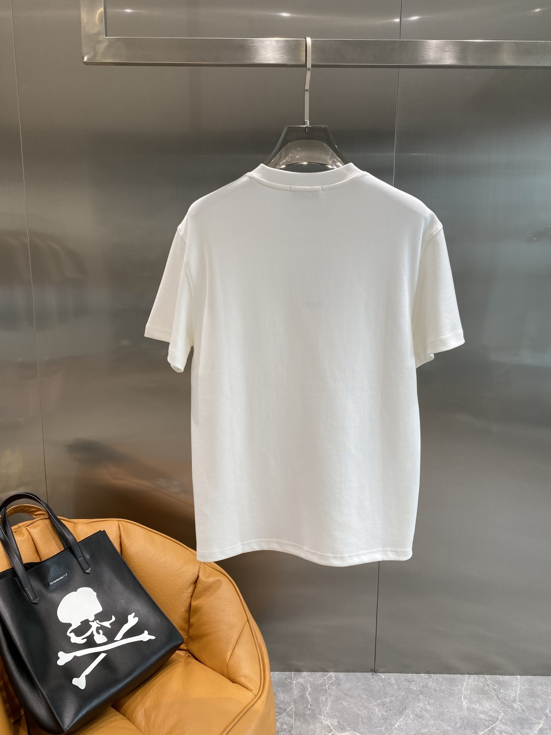《𝙉𝙚𝙬🖤🤍迪家》25SS新款首发专柜最新款圆领短袖 高端订制 设计前卫时尚！品牌logo重工艺设计 高