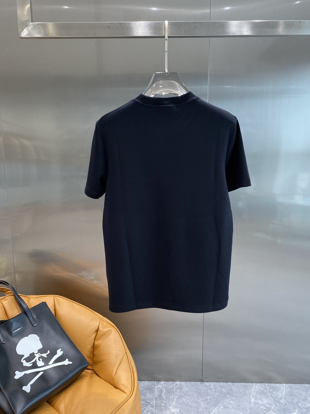 《𝙉𝙚𝙬🖤🤍DG家》25SS新款首发专柜最新款圆领短袖 高端订制 设计前卫时尚！品牌logo重工艺设计 