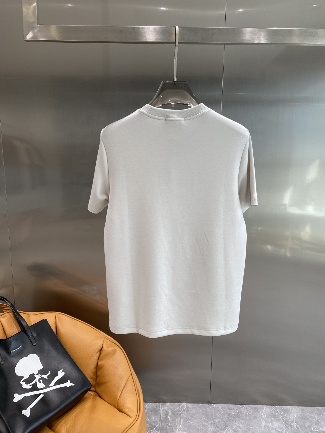 《𝙉𝙚𝙬🖤🤍华家》25SS新款首发专柜最新款圆领短袖 高端订制 设计前卫时尚！品牌logo重工艺设计 高