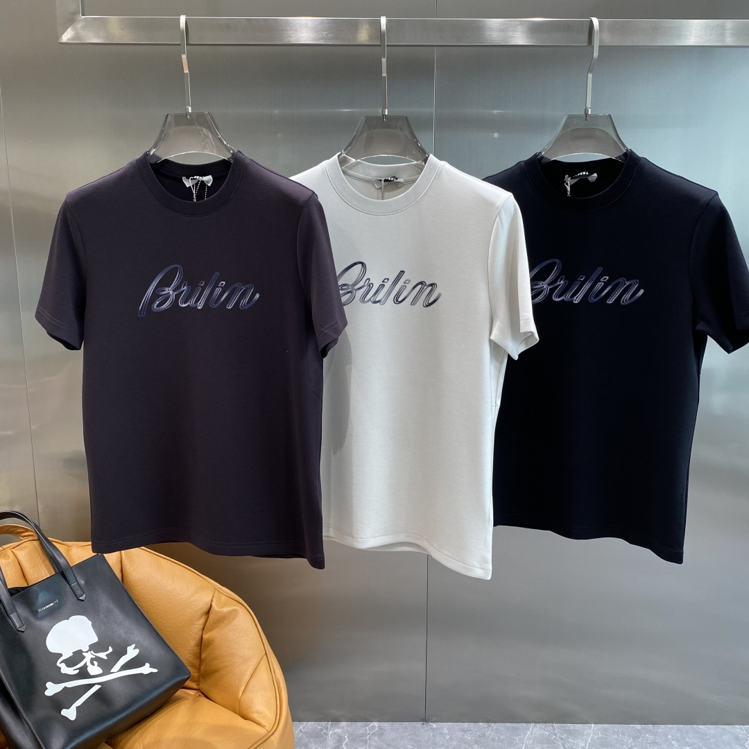《𝙉𝙚𝙬🤍🖤布鲁家》
2025新款首发专柜最新款短袖圆领T恤 高端订制 设计前卫时尚！品牌logo重工艺