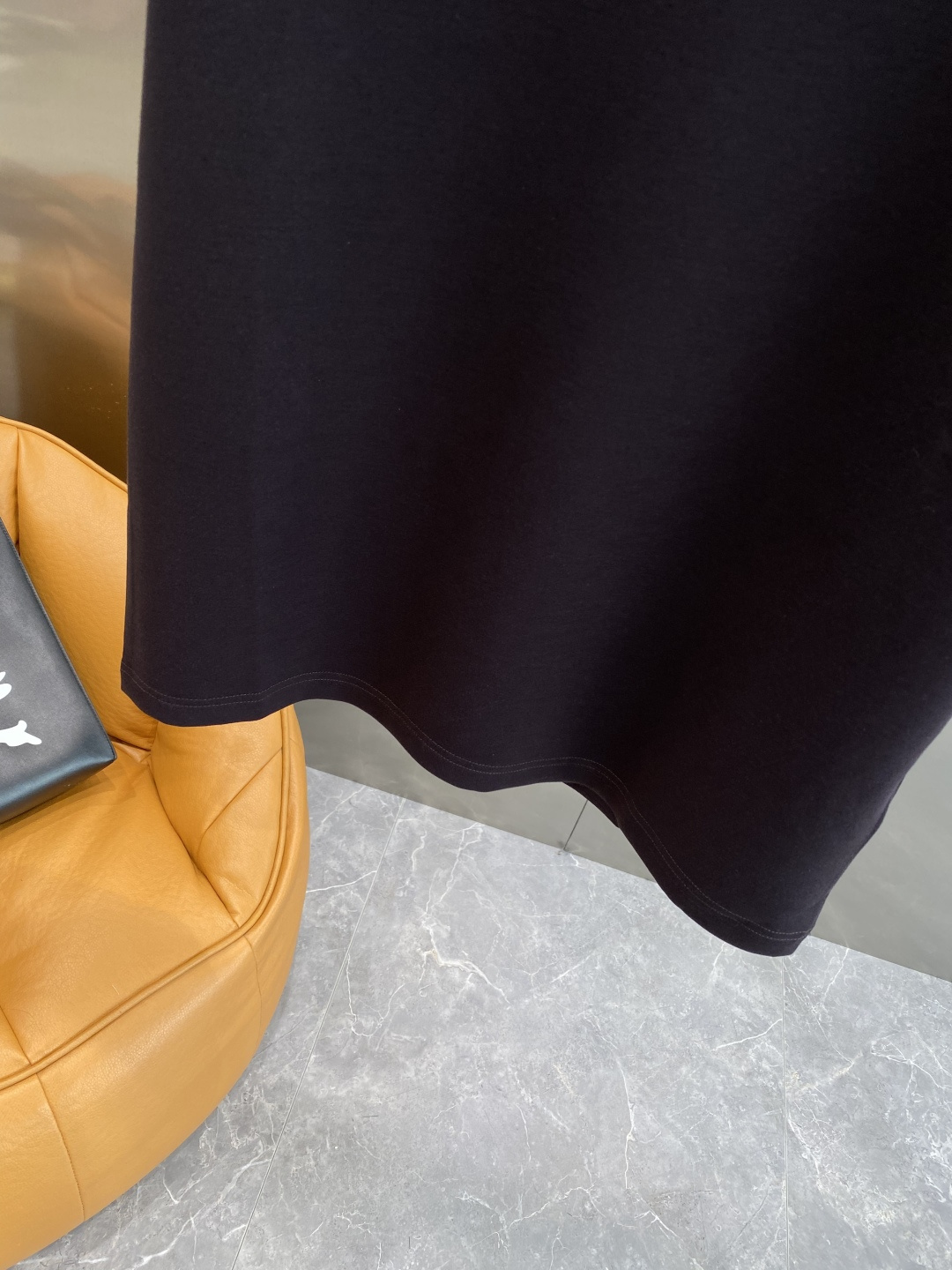 《𝙉𝙚𝙬🤍🖤巴家》
2025新款首发专柜最新款短袖圆领T恤 高端订制 设计前卫时尚！品牌logo重工艺设